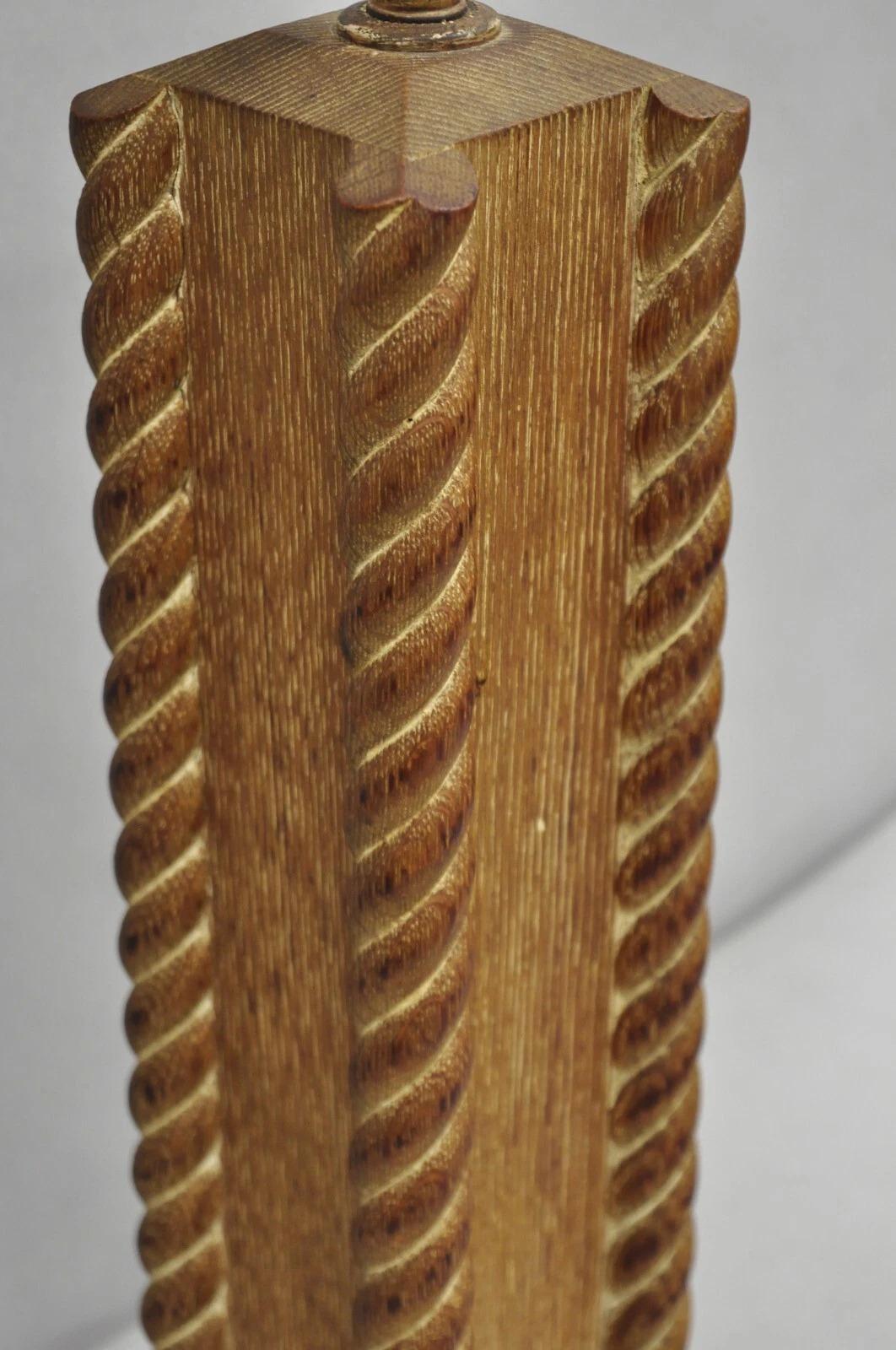 Inconnu Vintage James Mont Style Mid Century Modern Cerused Oak Spiral Carved Table Lamp en vente