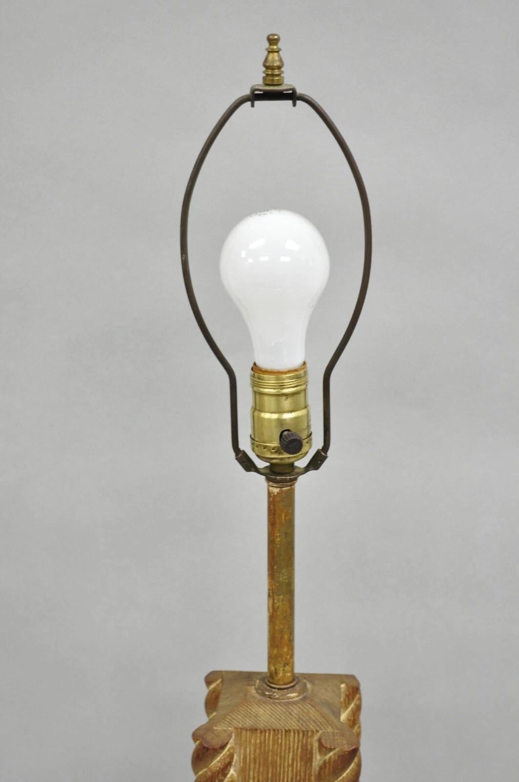 20ième siècle Vintage James Mont Style Mid Century Modern Cerused Oak Spiral Carved Table Lamp en vente
