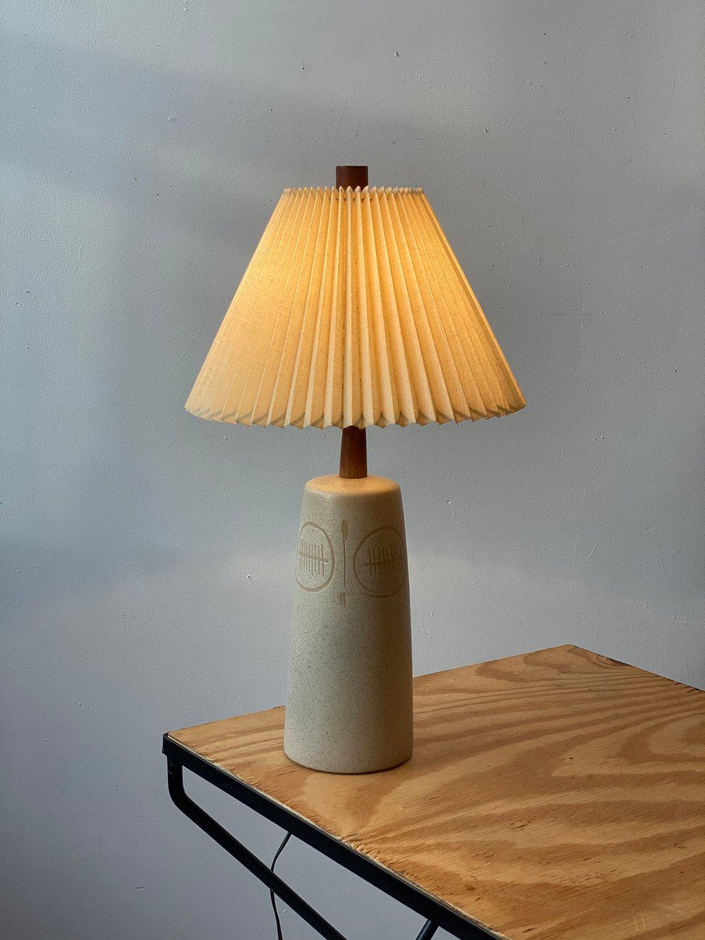 Mid-Century Modern Vintage Jane + Gordon Martz Marshall Studios Incised Stoneware Lamp 141-35-122 For Sale