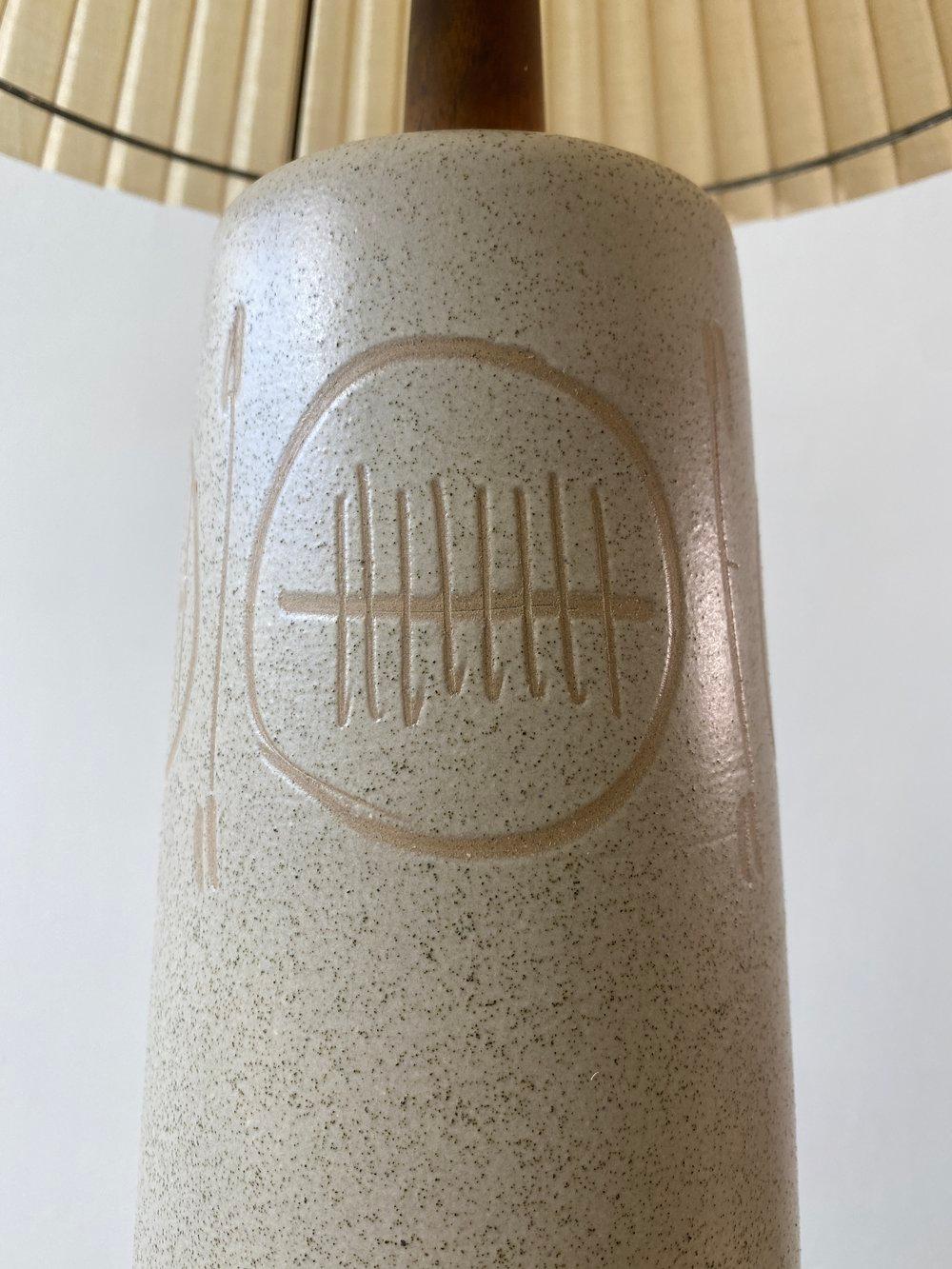 Vintage Jane + Gordon Martz Marshall Studios Incised Stoneware Lamp 141-35-122 In Good Condition For Sale In Long Island City, NY