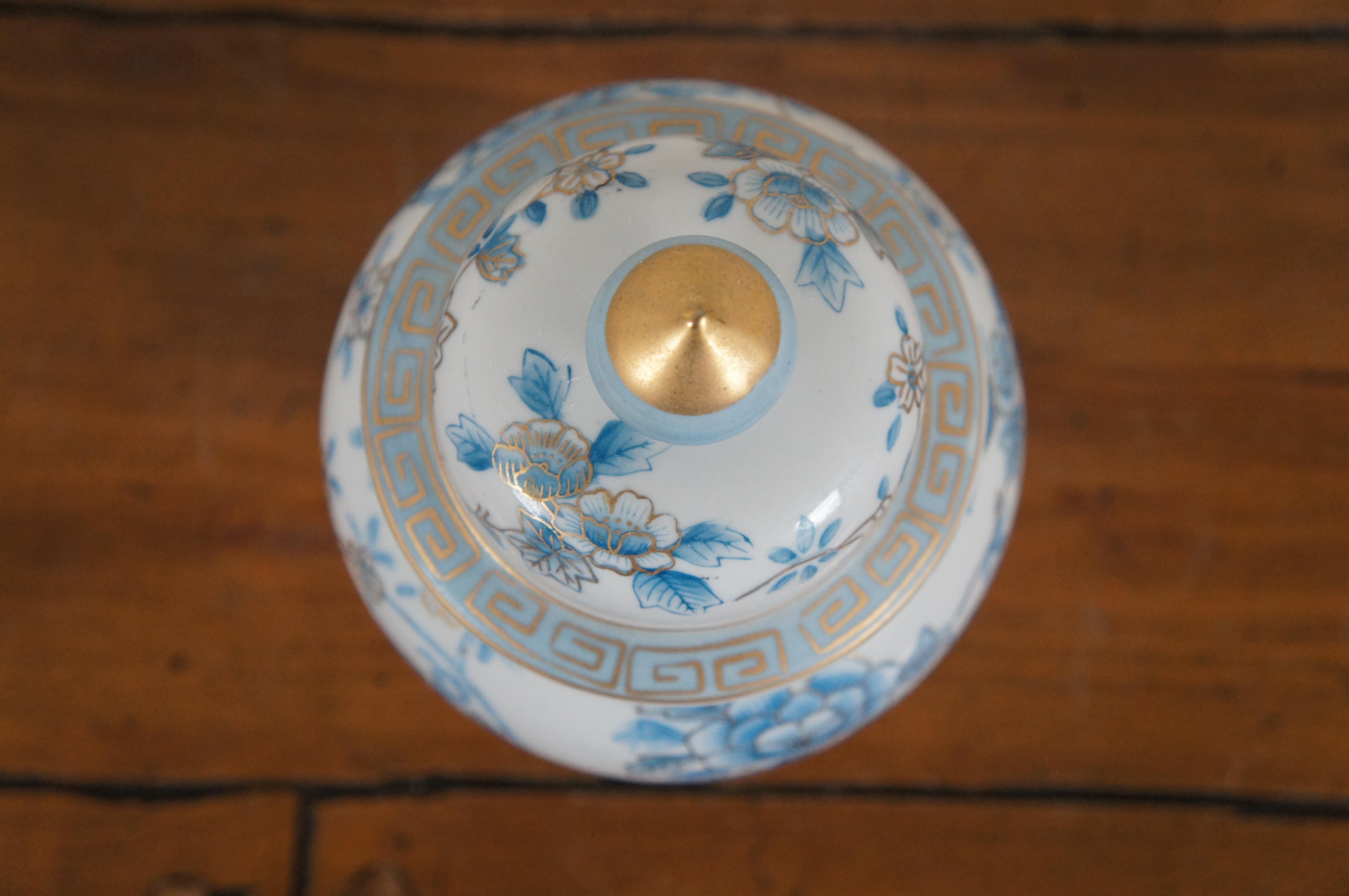Vintage Japan Blue & White Floral Porcelain Temple Ginger Jar Lidded Urn 12