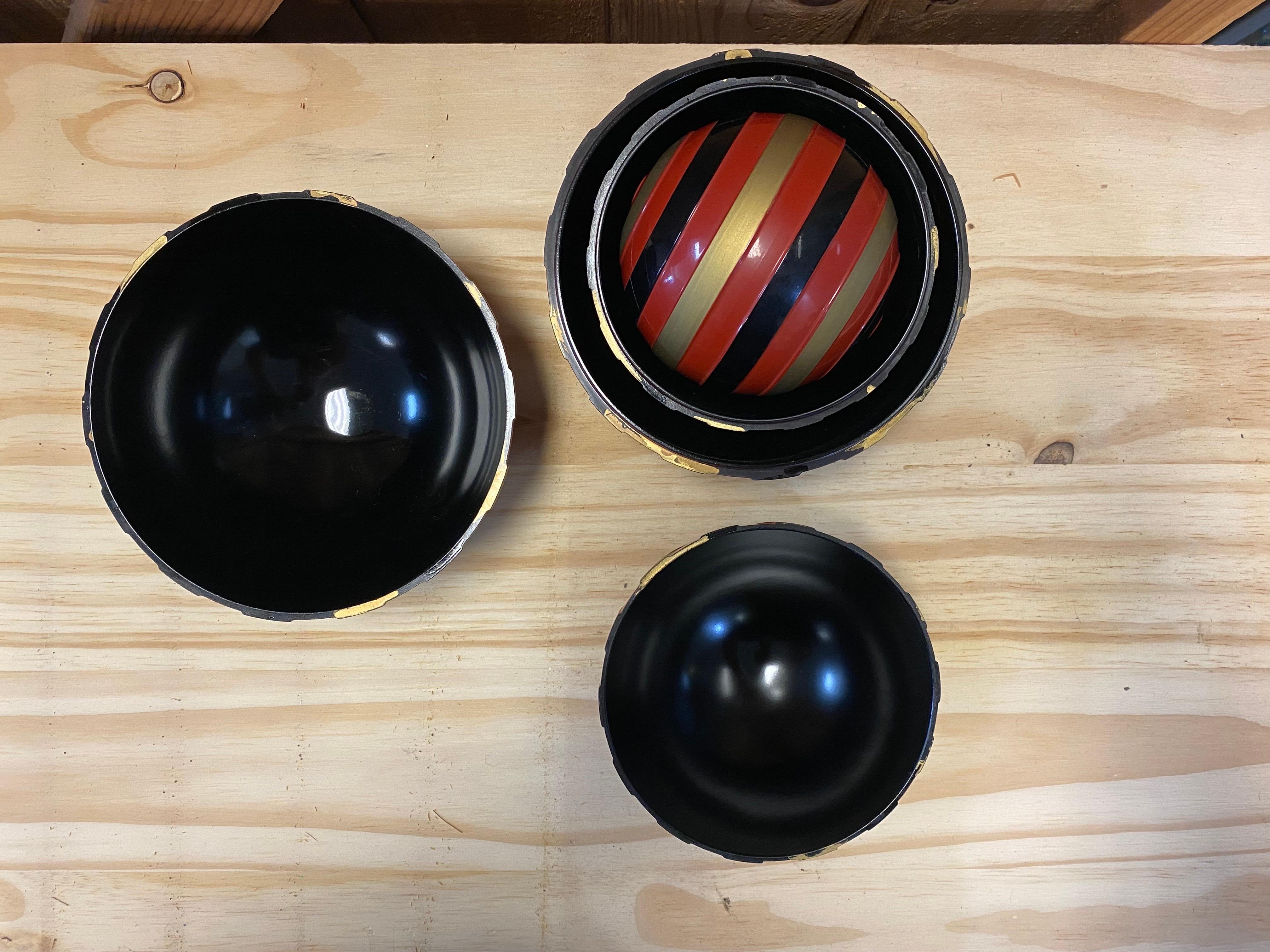 Vintage Japanese Ball Shaped Plastic Tea Caddy Storage Containers, Set of 3 In Good Condition For Sale In San Carlos, CA
