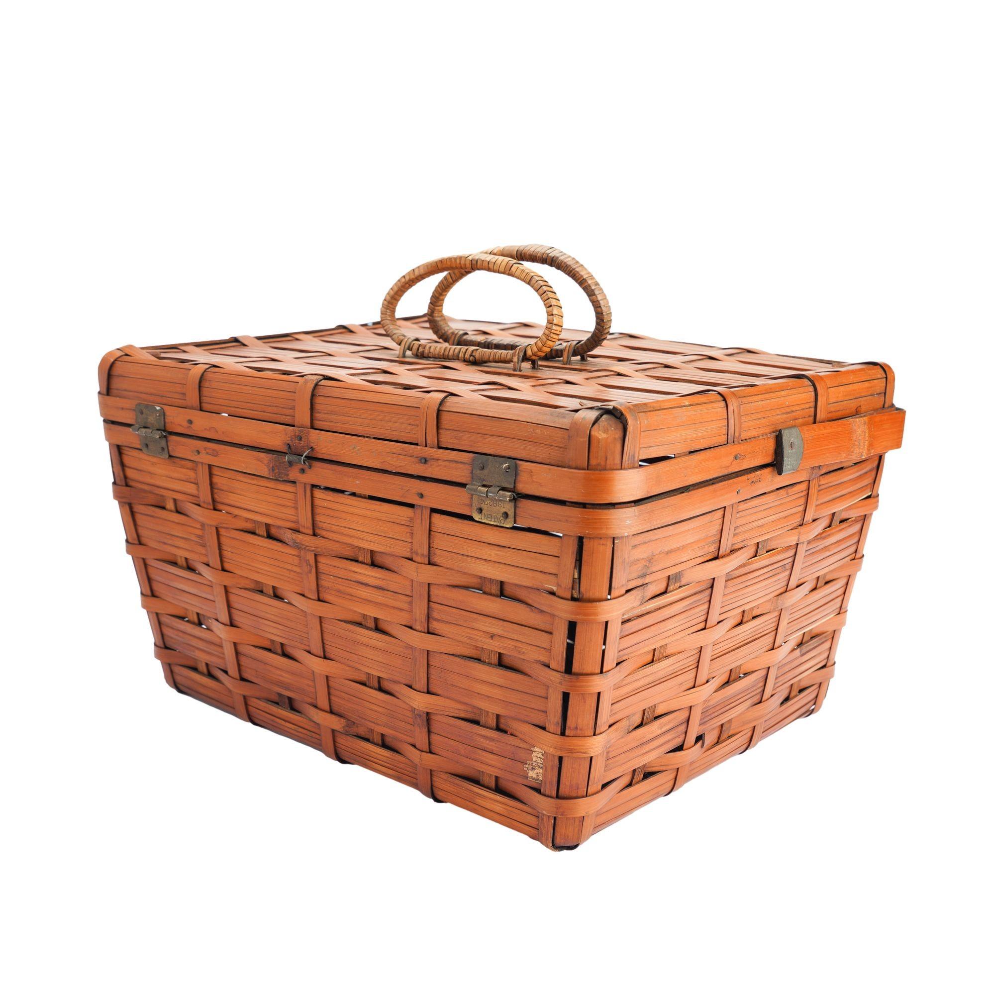 Vintage Japanese bamboo picnic basket, 1925-50 In Good Condition For Sale In Kenilworth, IL