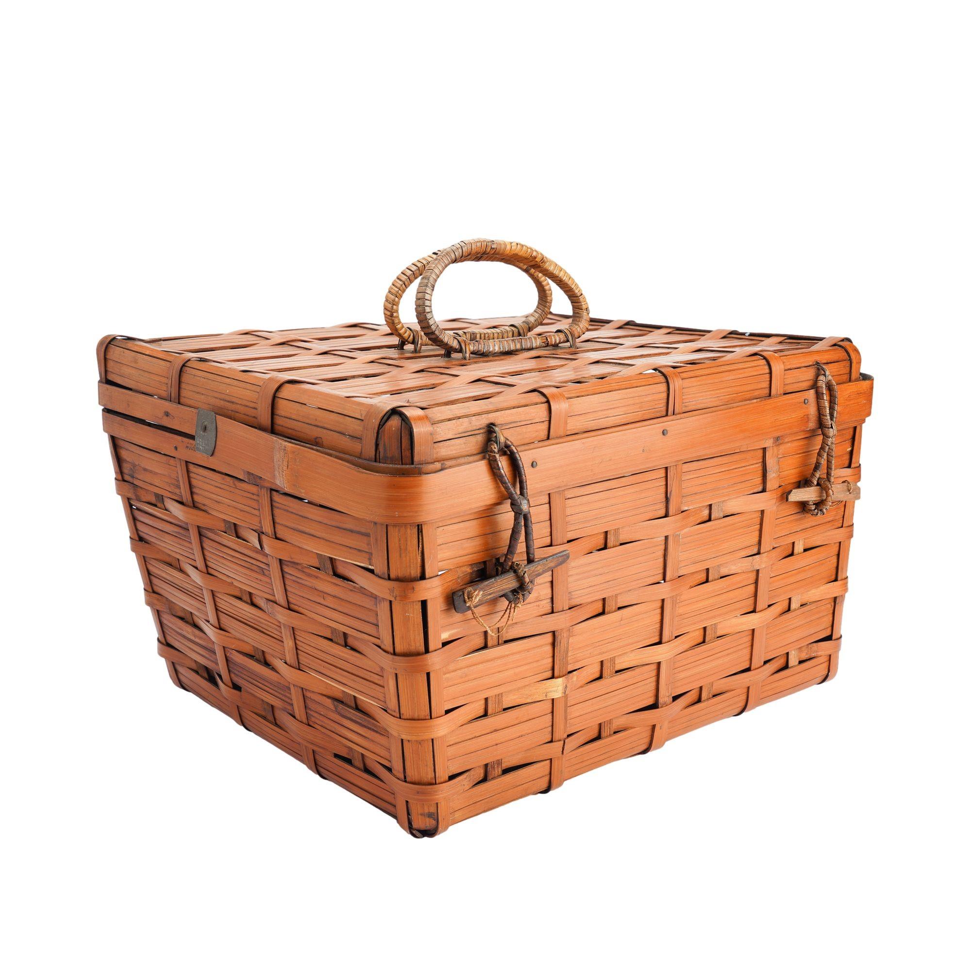 Bamboo Vintage Japanese bamboo picnic basket, 1925-50 For Sale