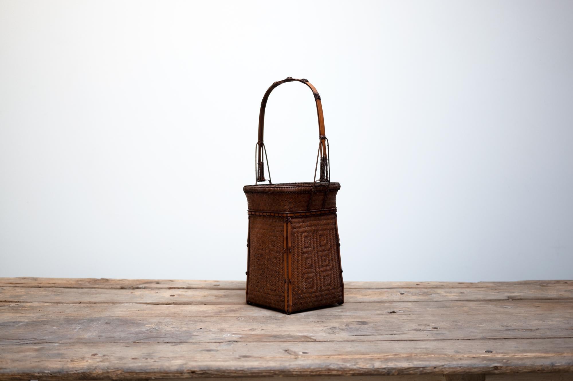 Japanese Bamboo Ikebana Basket, Circa 1940s In Good Condition In Edogawa-ku Tokyo, JP