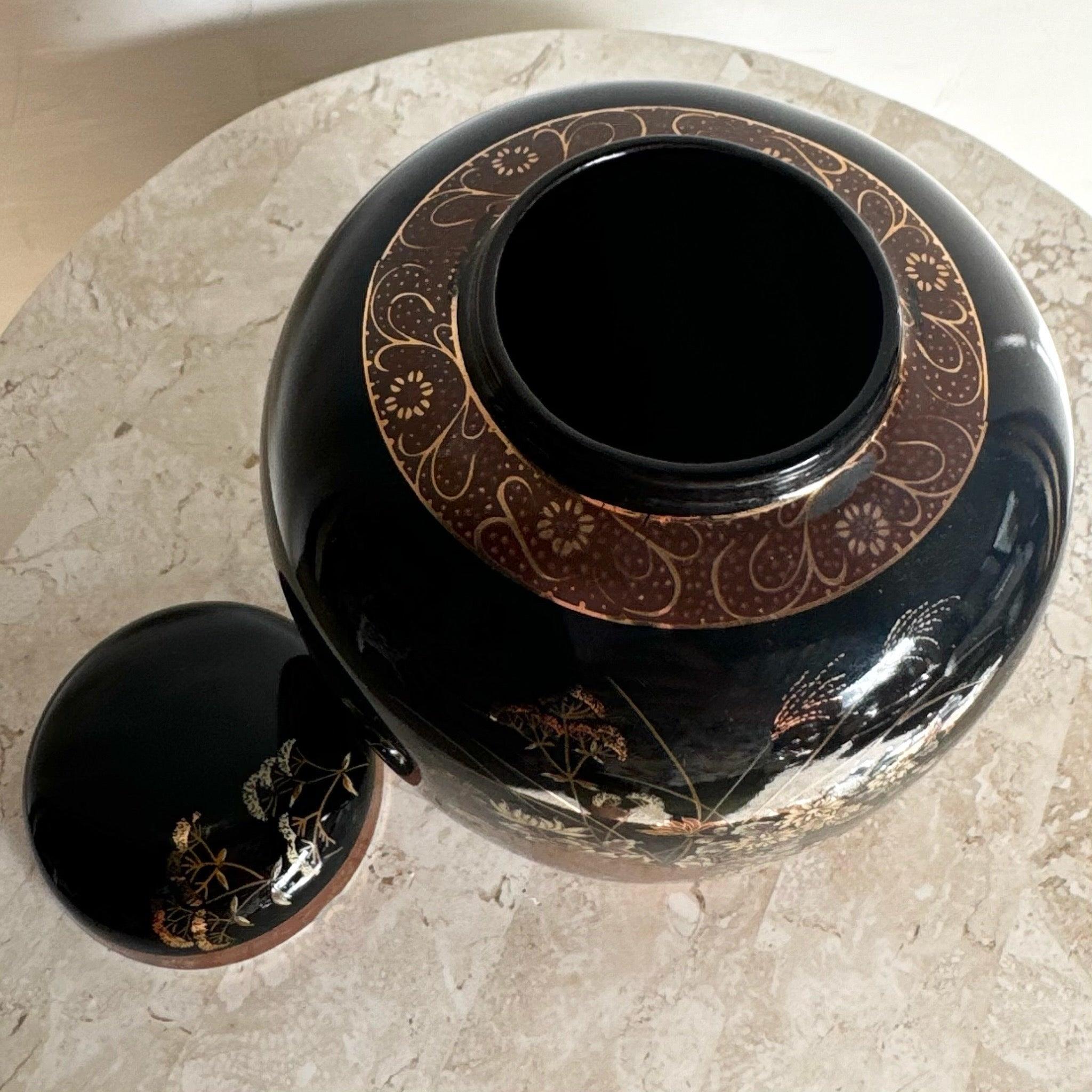 Fine XX secolo Barattolo di zenzero giapponese d'epoca in oro e nero in vendita