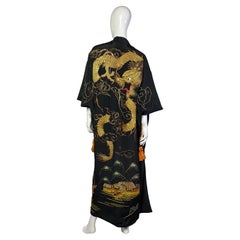 Kimono japonais vintage en soie noire brodée, années 1950