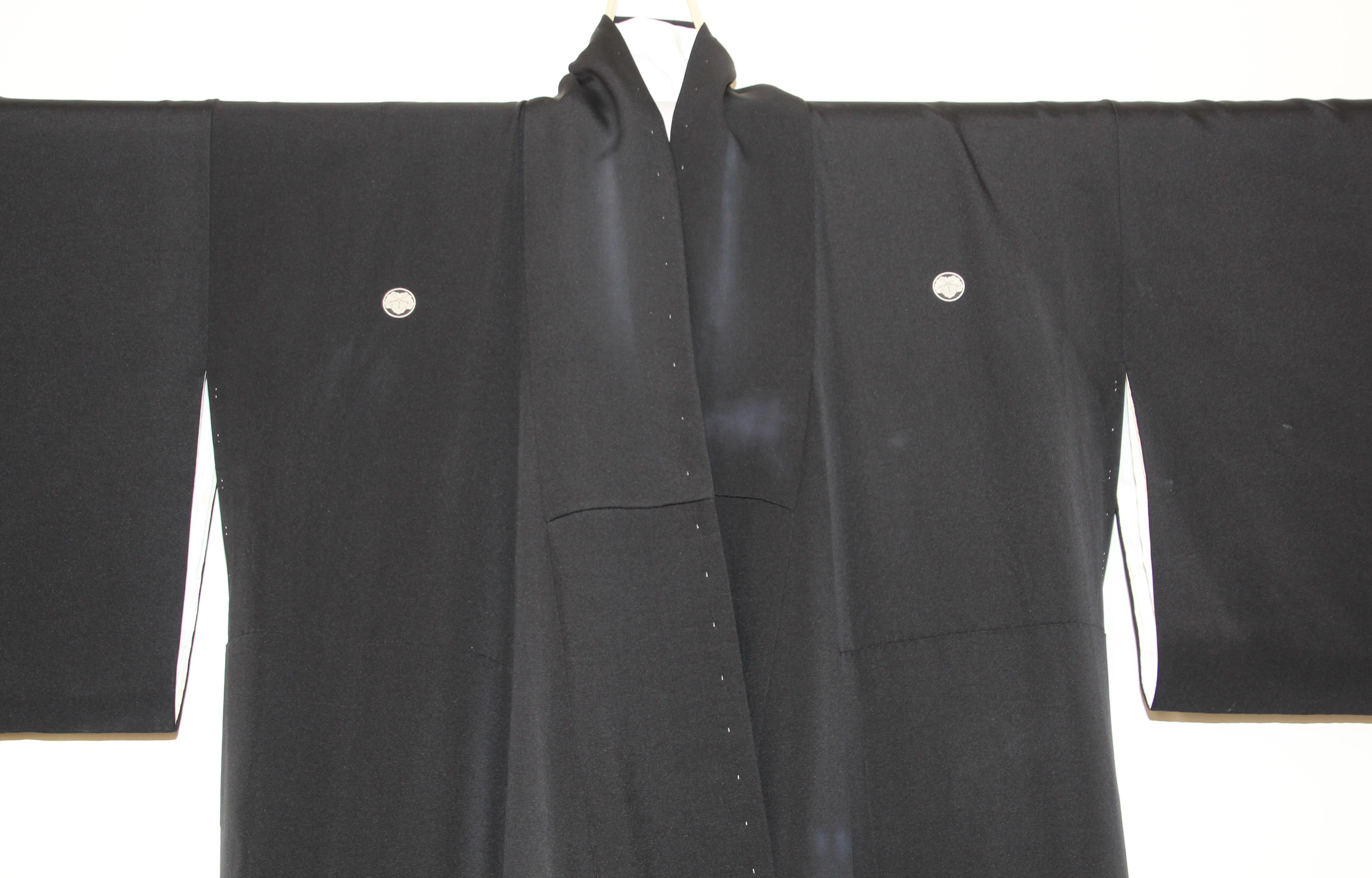 Japanischer schwarzer Seidenkimono im Vintage-Stil 1960''s im Angebot 11