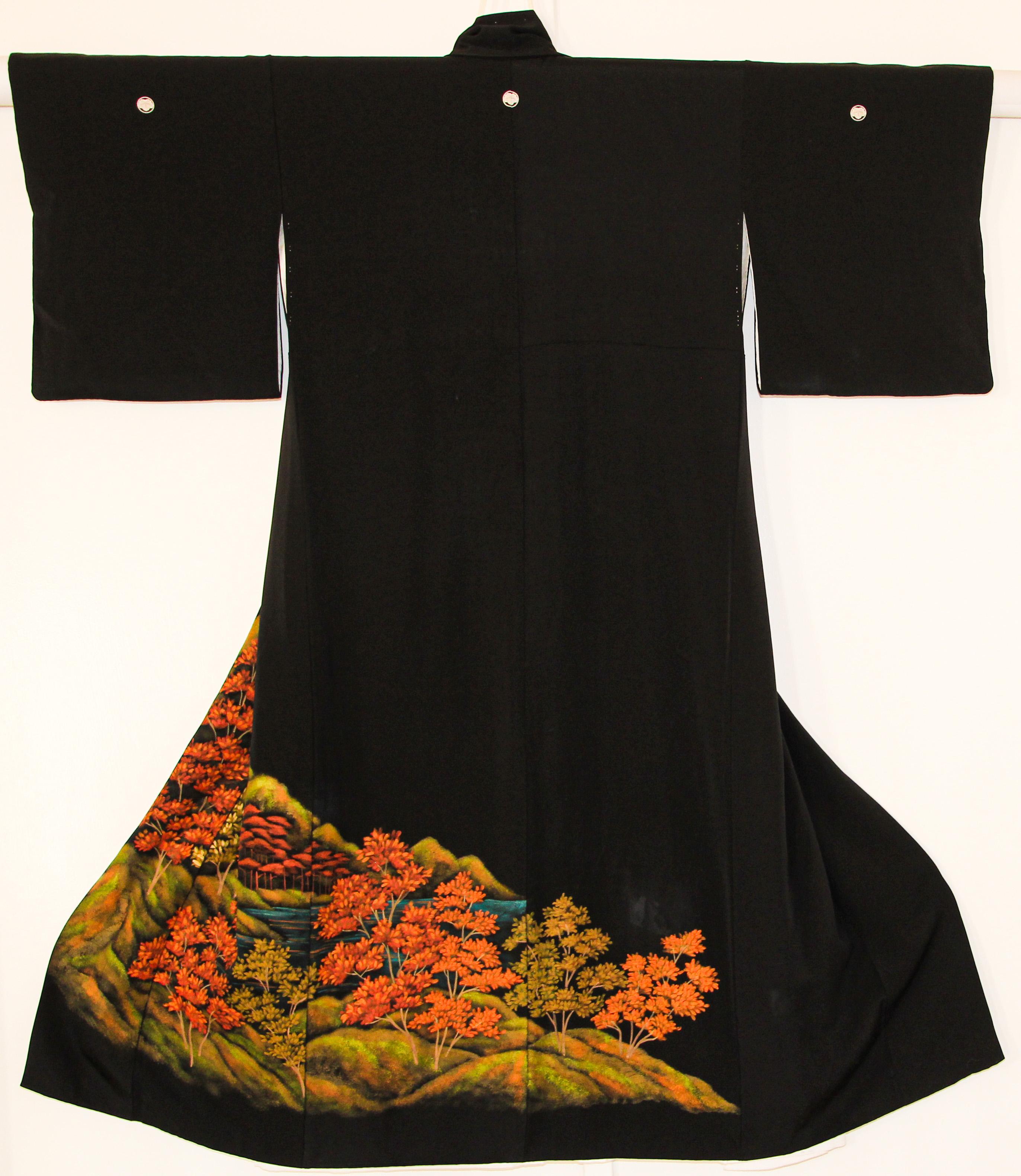 Kimono japonais vintage en soie noire, annes 1960 Bon état - En vente à North Hollywood, CA