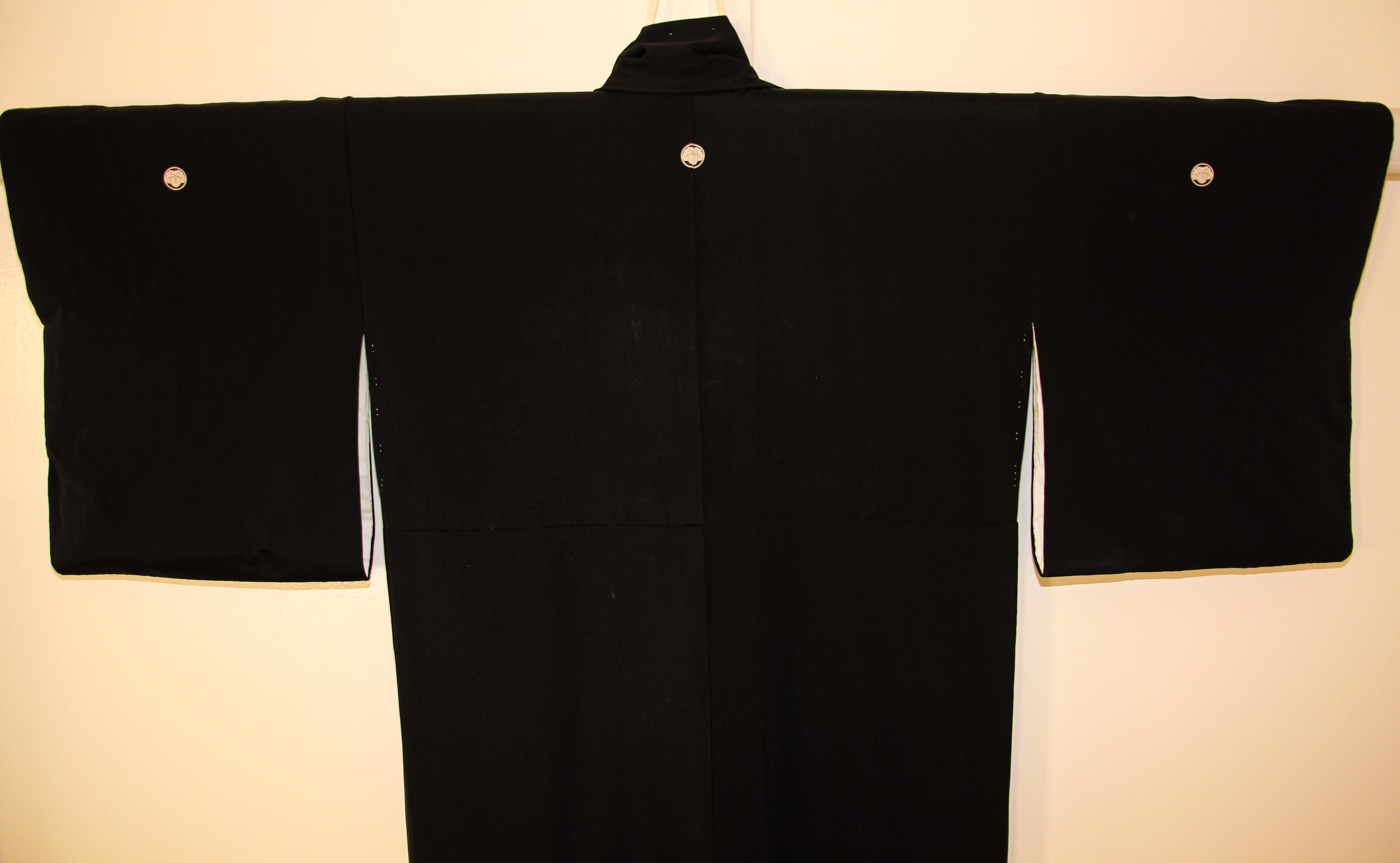 Japanischer schwarzer Seidenkimono im Vintage-Stil 1960''s im Angebot 4