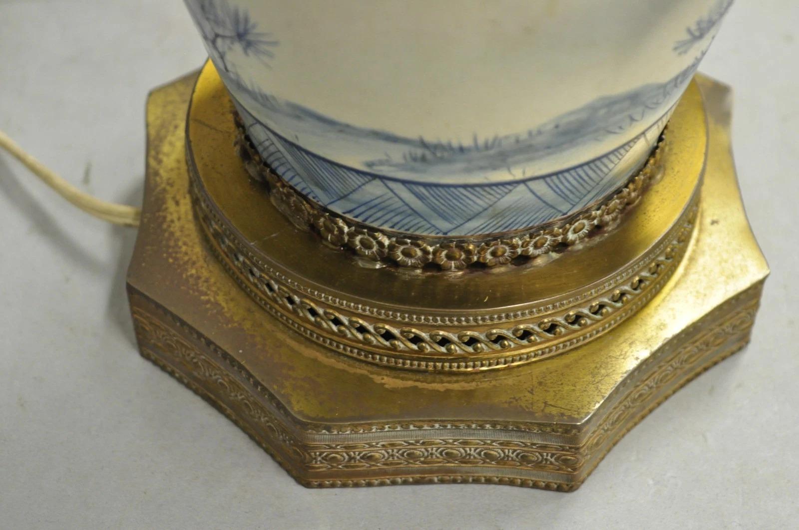 Vintage Japanese Blue White Porcelain Jardinierie Vase Chinoiserie Table Lamp For Sale 2