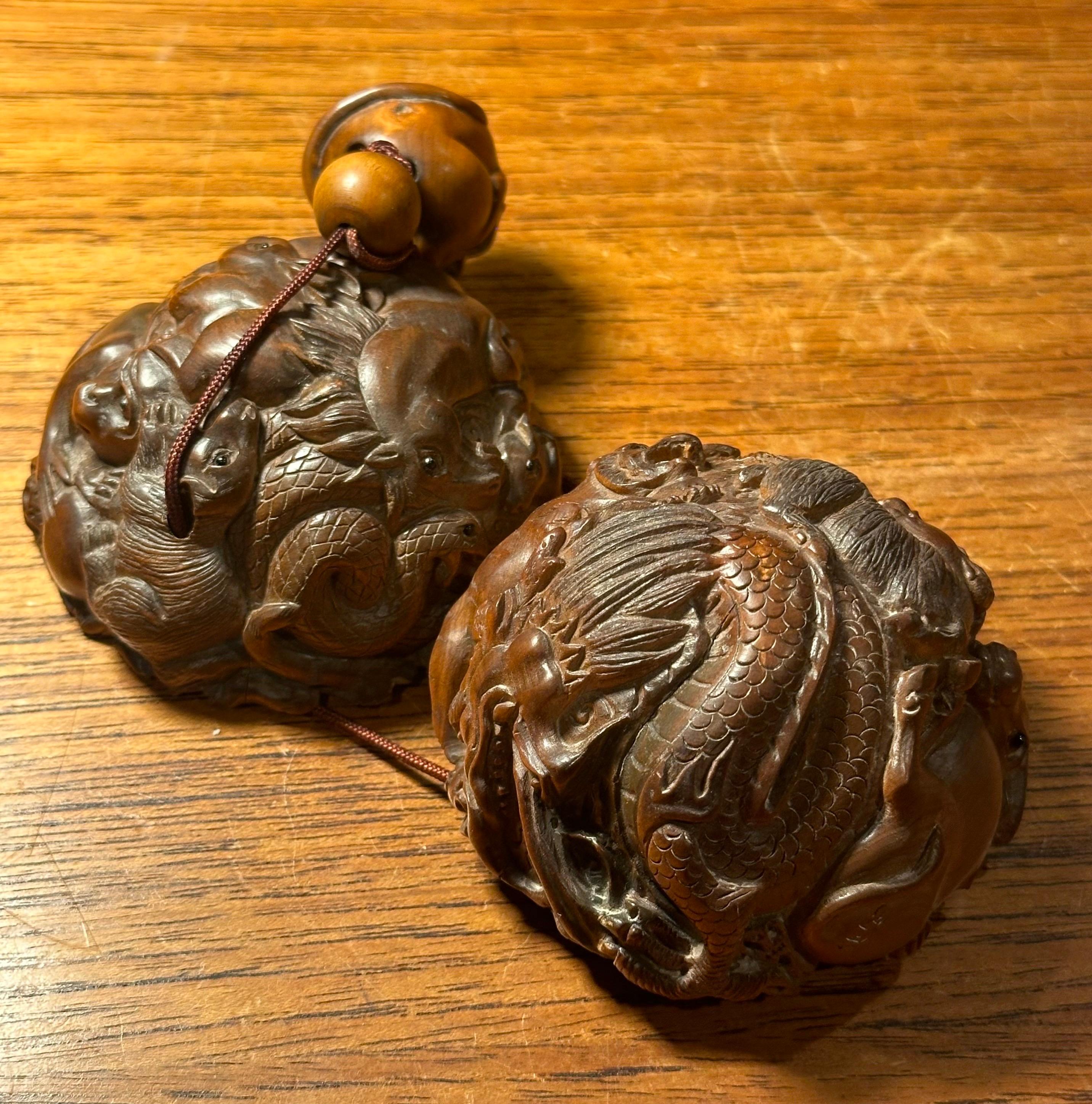 Bola japonesa vintage de madera de boj y netsuke de doce animales de Kozuki 7
