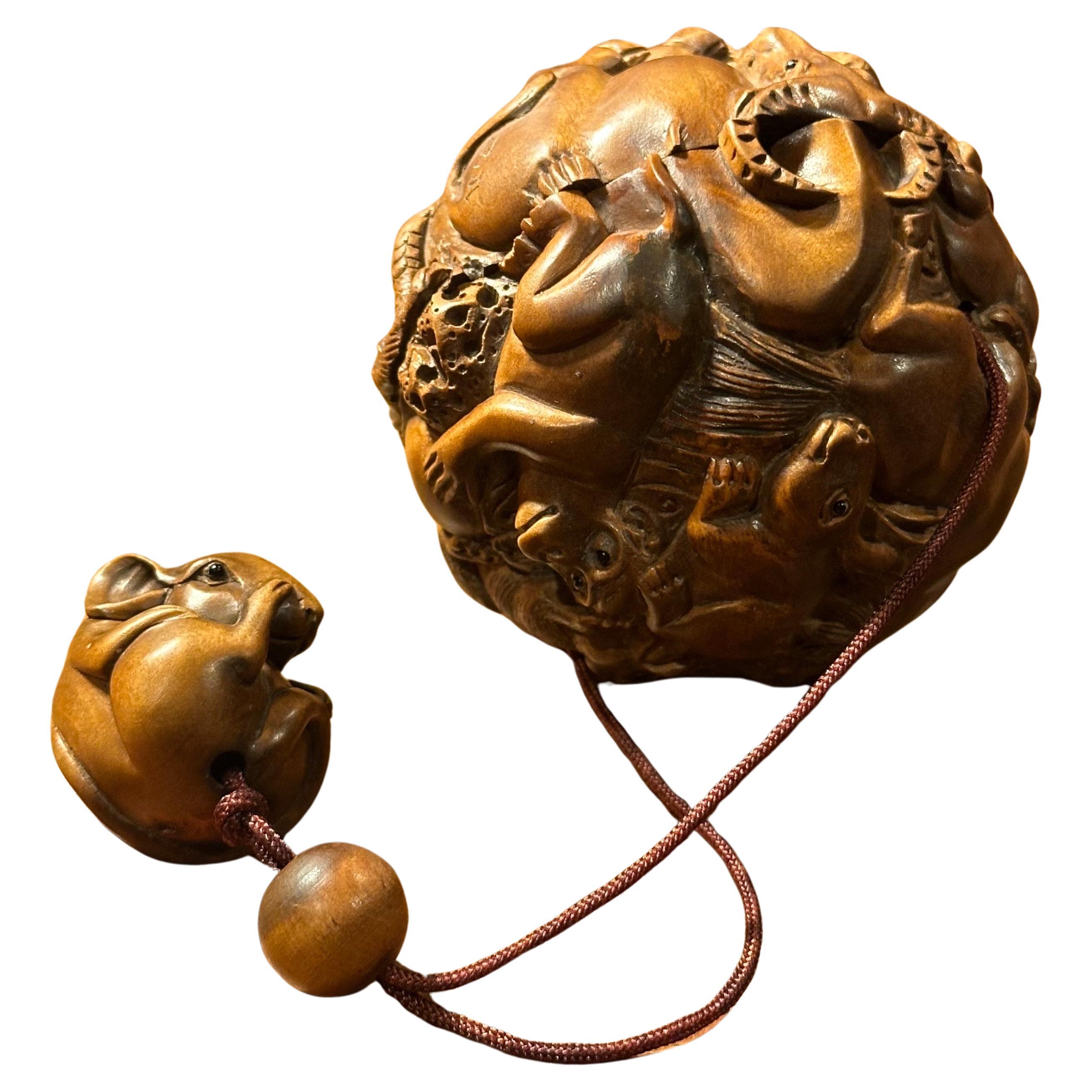 Bola japonesa vintage de madera de boj y netsuke de doce animales de Kozuki 13