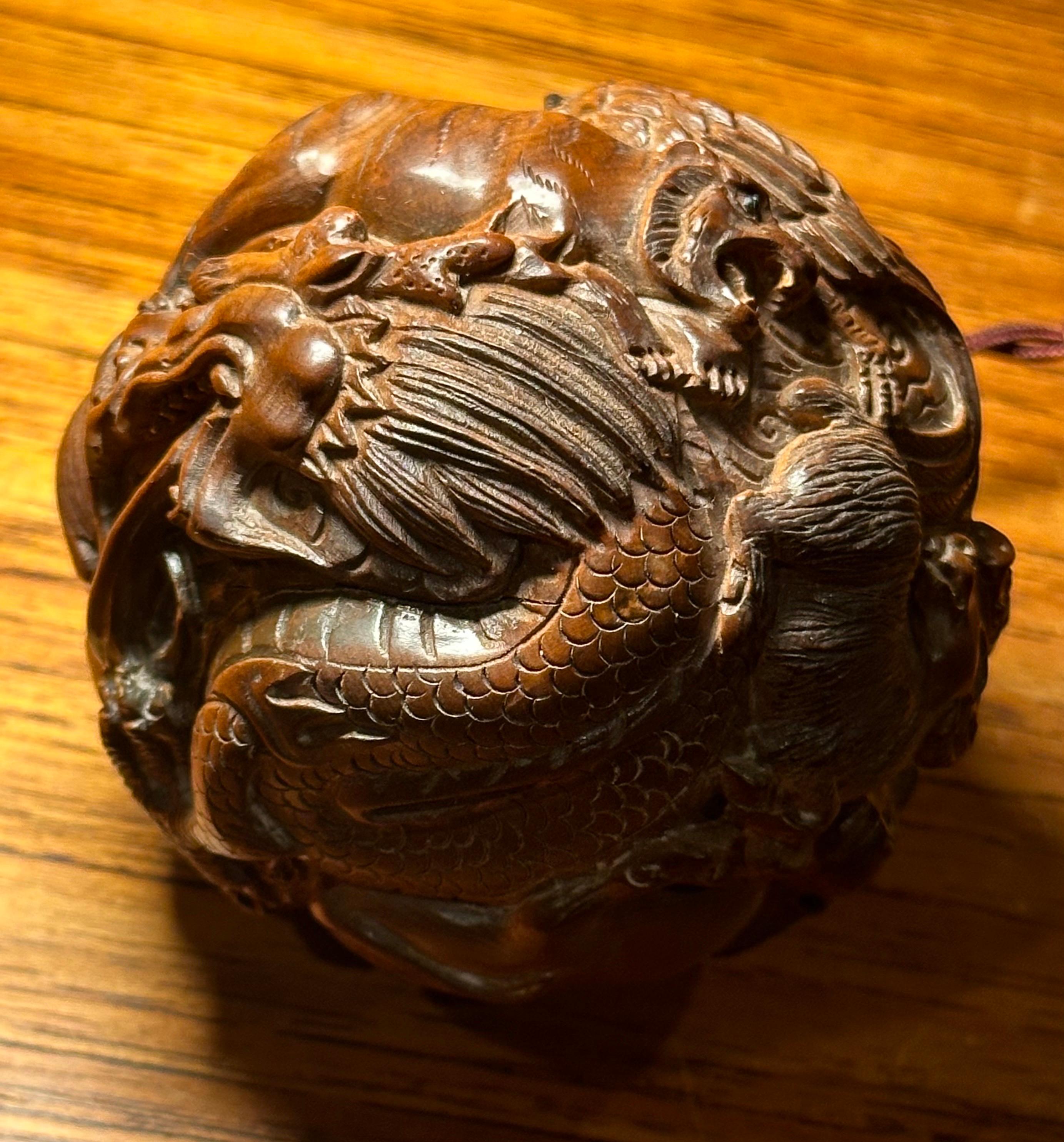 Bola japonesa vintage de madera de boj y netsuke de doce animales de Kozuki en Bueno Estado en San Diego, CA