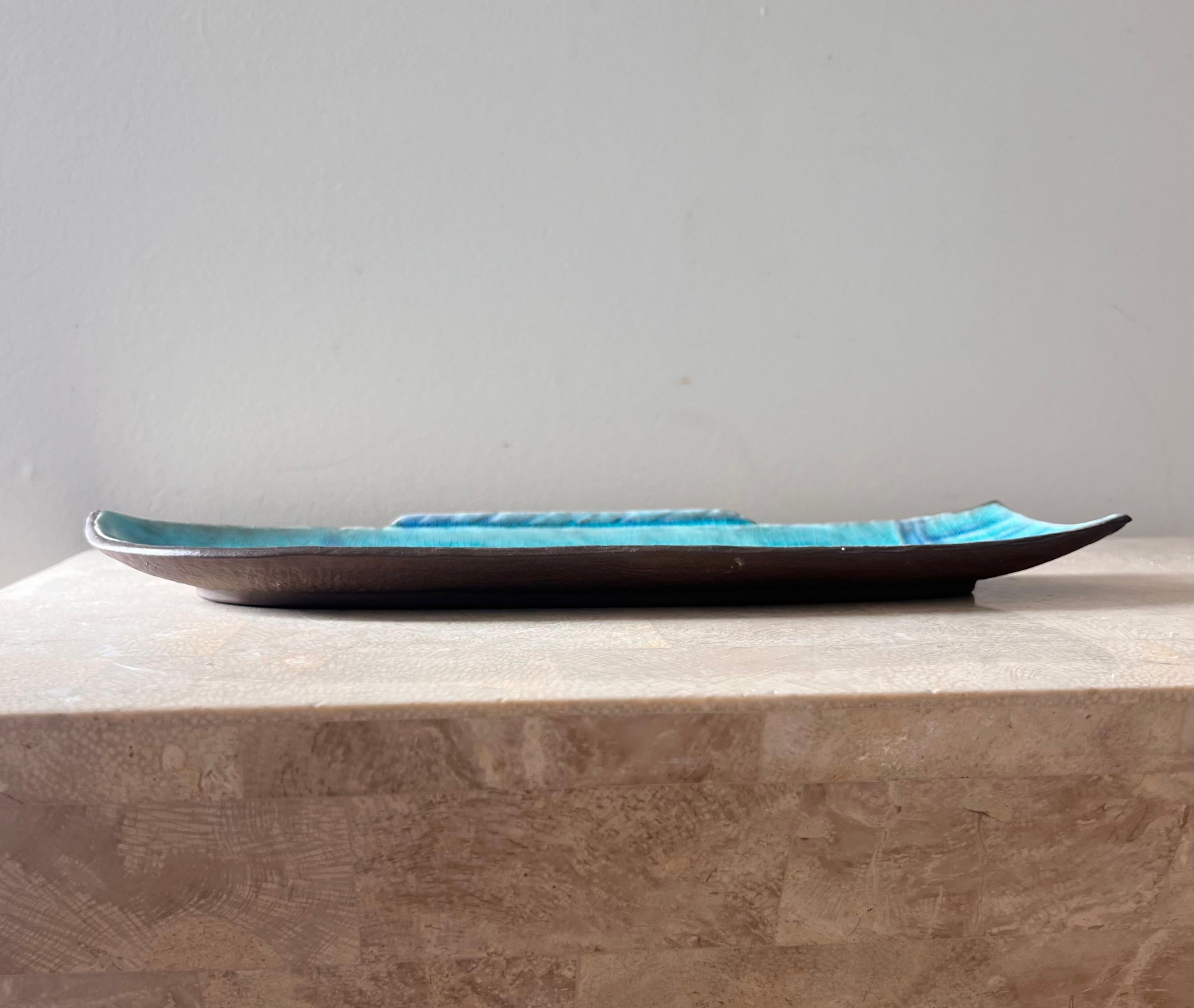 Vintage Japanese ceramic crackle glazed fish dish, mid 20th century In Good Condition For Sale In View Park, CA