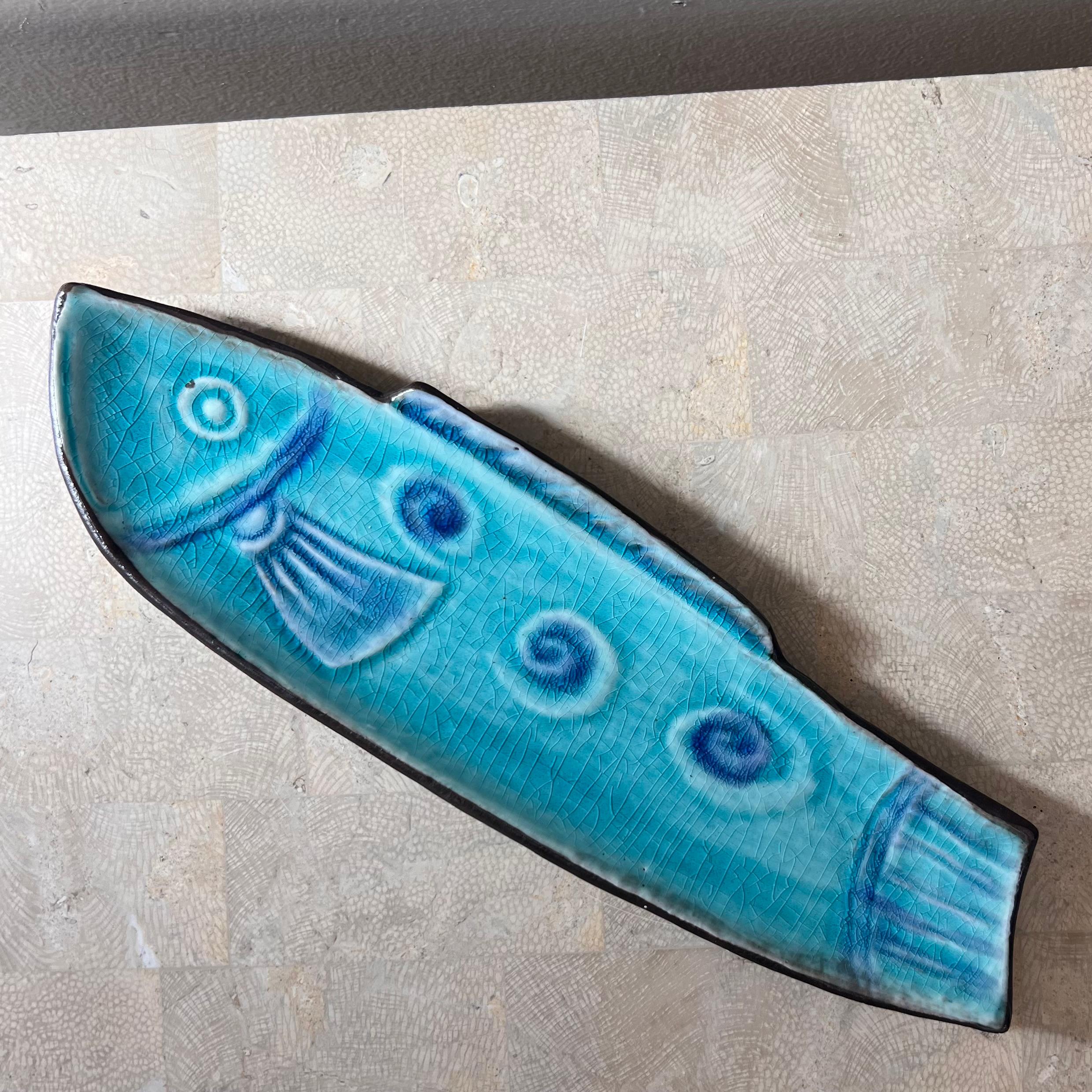 Ceramic Vintage Japanese ceramic crackle glazed fish dish, mid 20th century For Sale