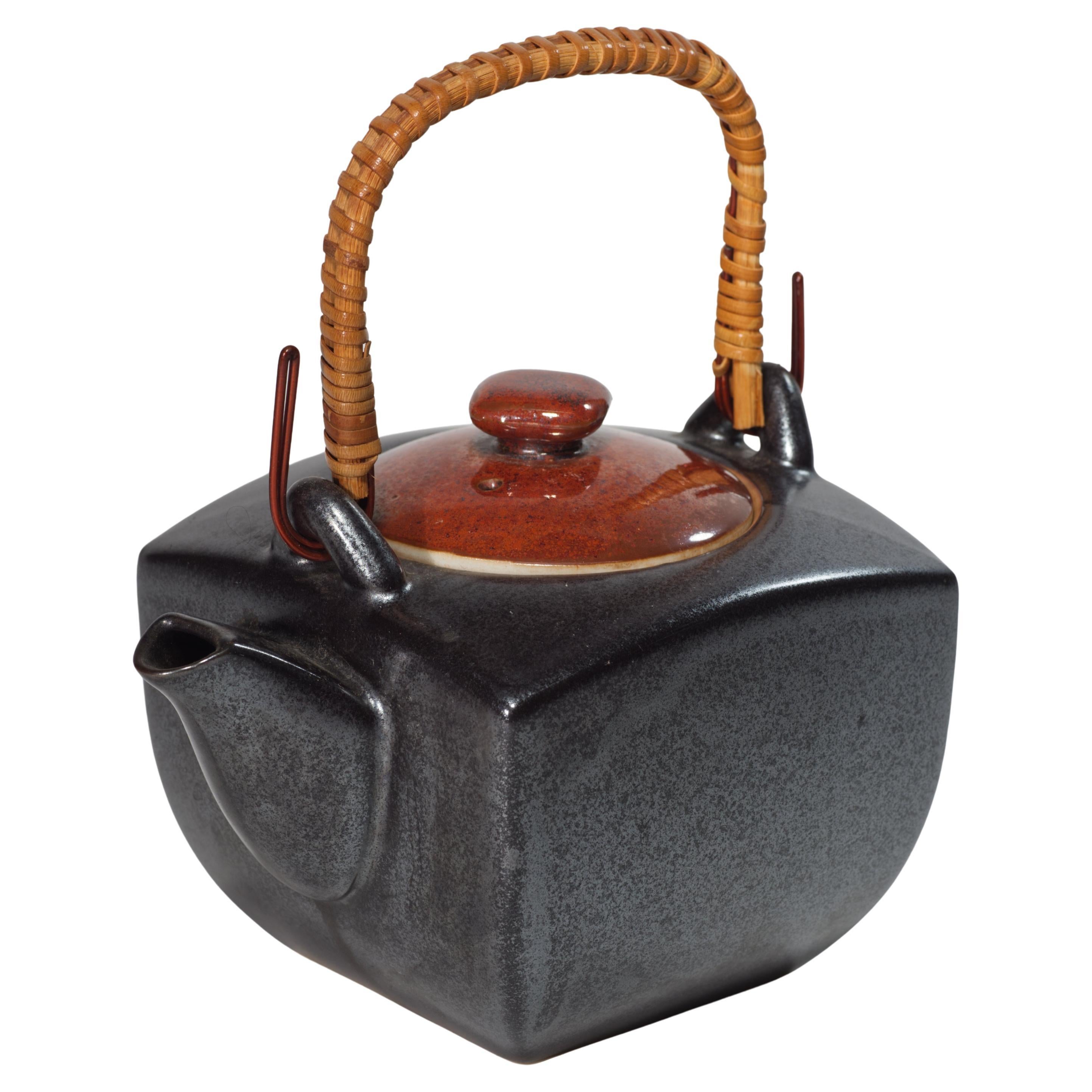 Tetera japonesa vintage de cerámica con asa geométrica en venta