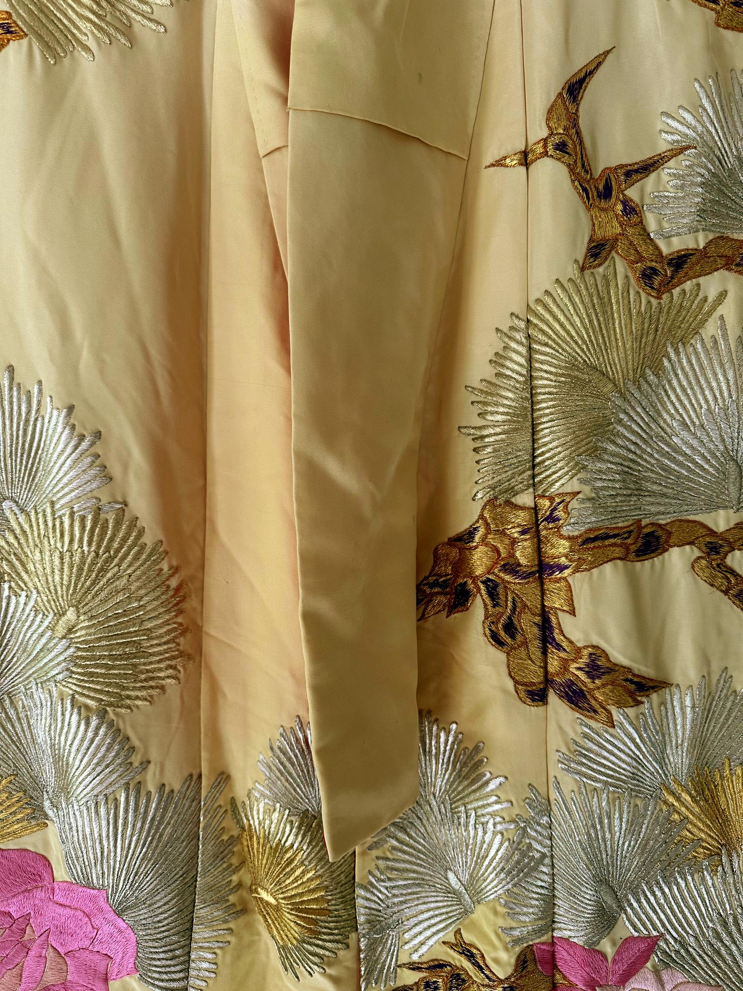 Vintage Japanese Ceremonial Wedding Kimono with Embroidery Designs For Sale 6
