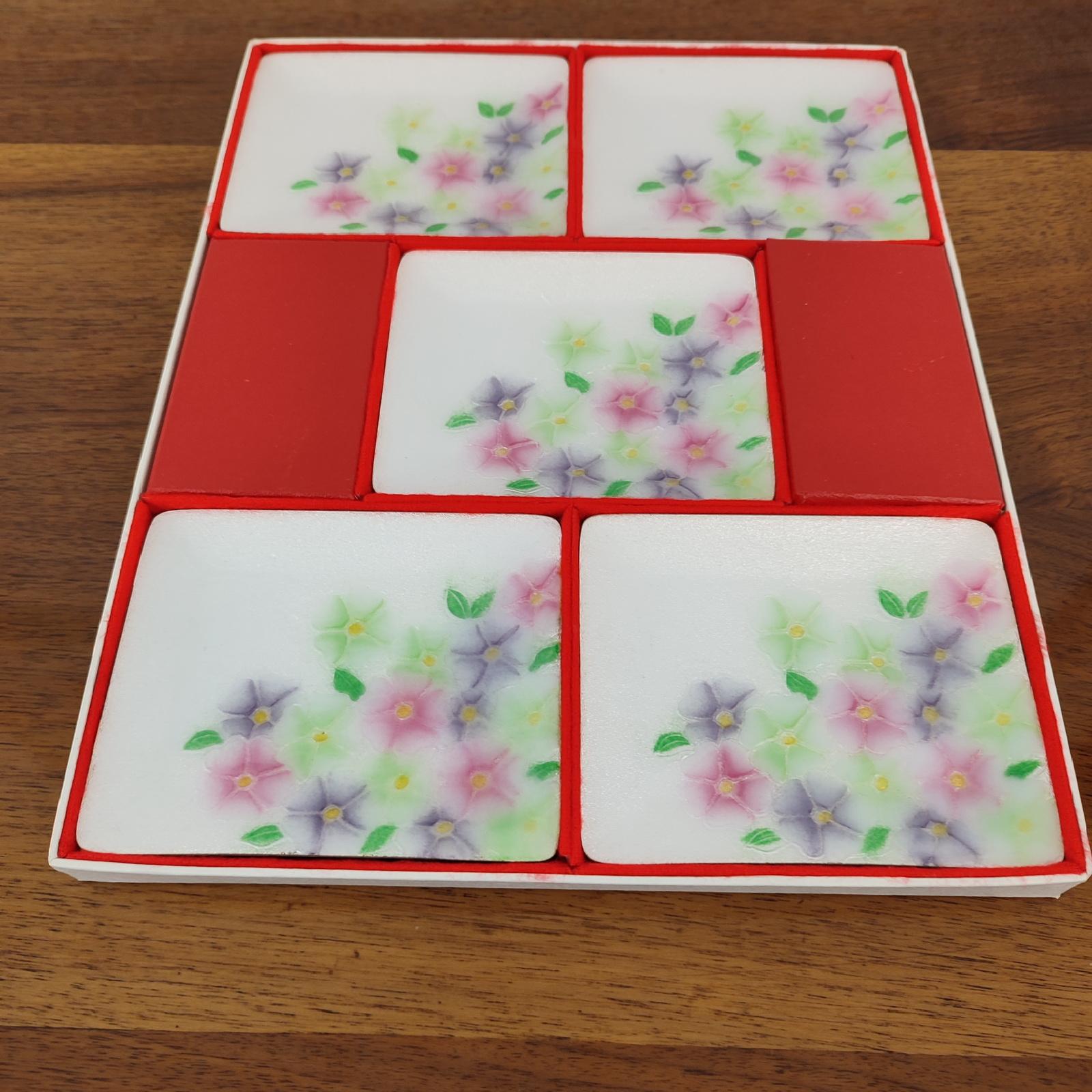 Vintage Japanese Cloisonné Set of 5 Pcs Sushi Dishes with Clematis Design In Good Condition For Sale In Bochum, NRW