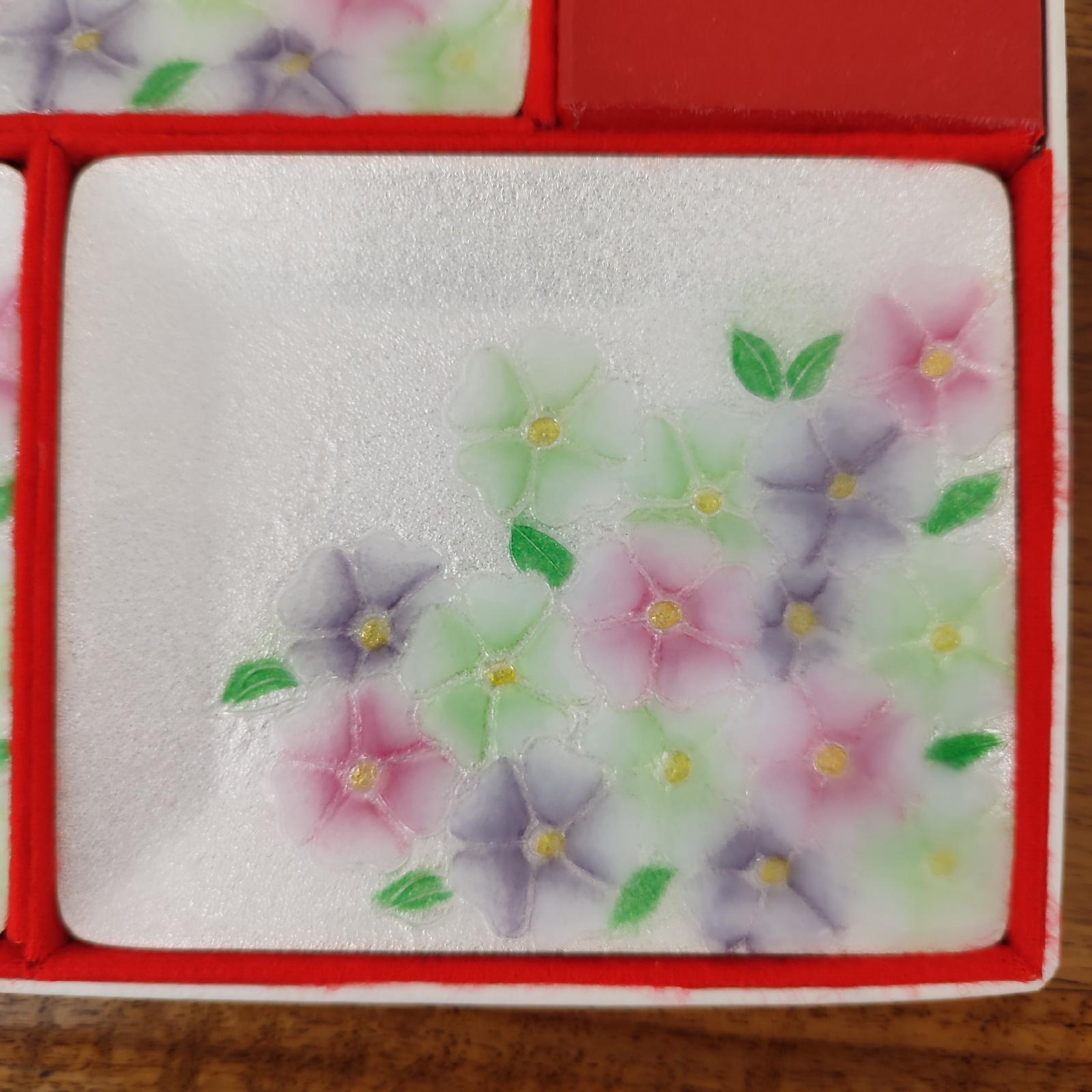 Vintage Japanese Cloisonné Set of 5 Pcs Sushi Dishes with Clematis Design For Sale 3