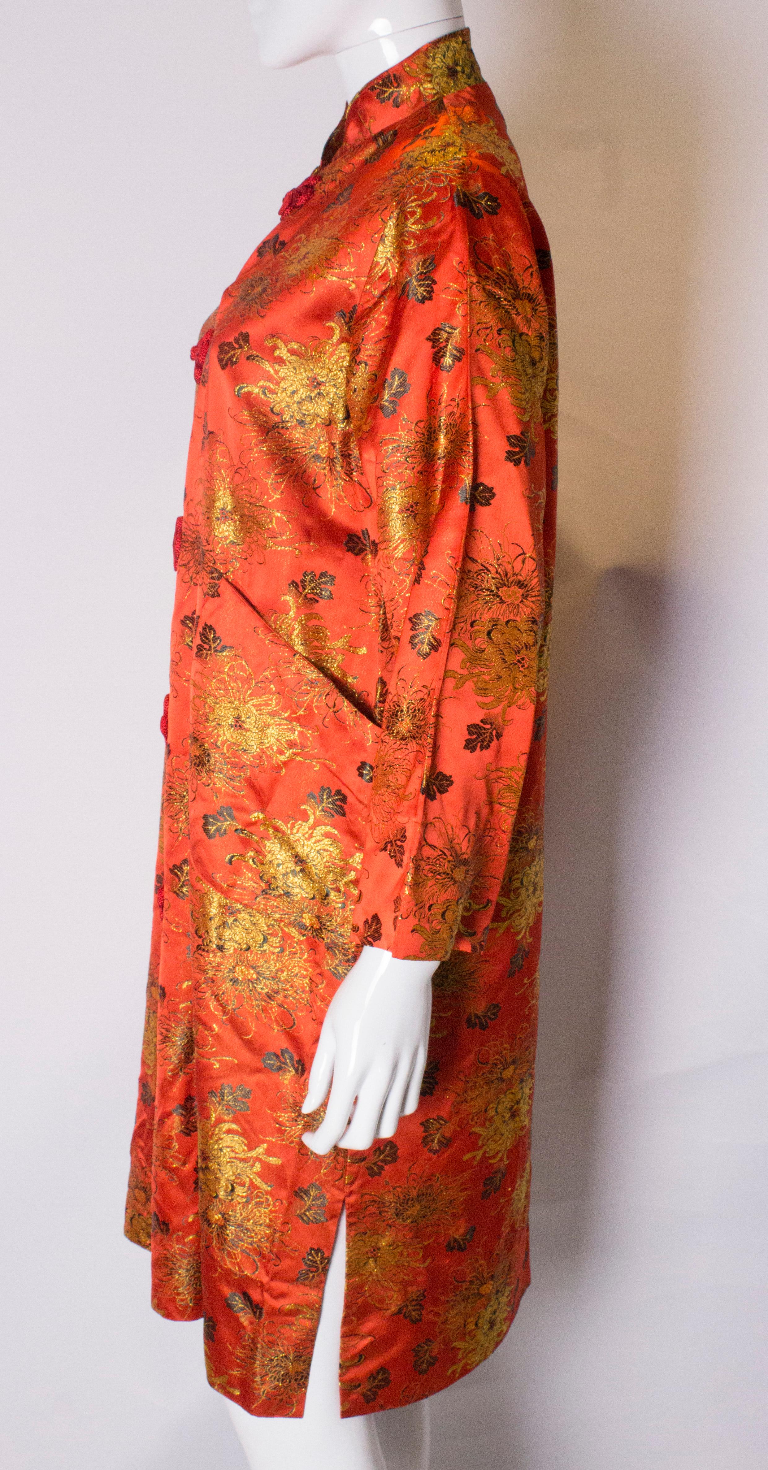 Chinesischer Vintage-Mantel /Jacke mit Crysanthemum-Detail im Angebot 1