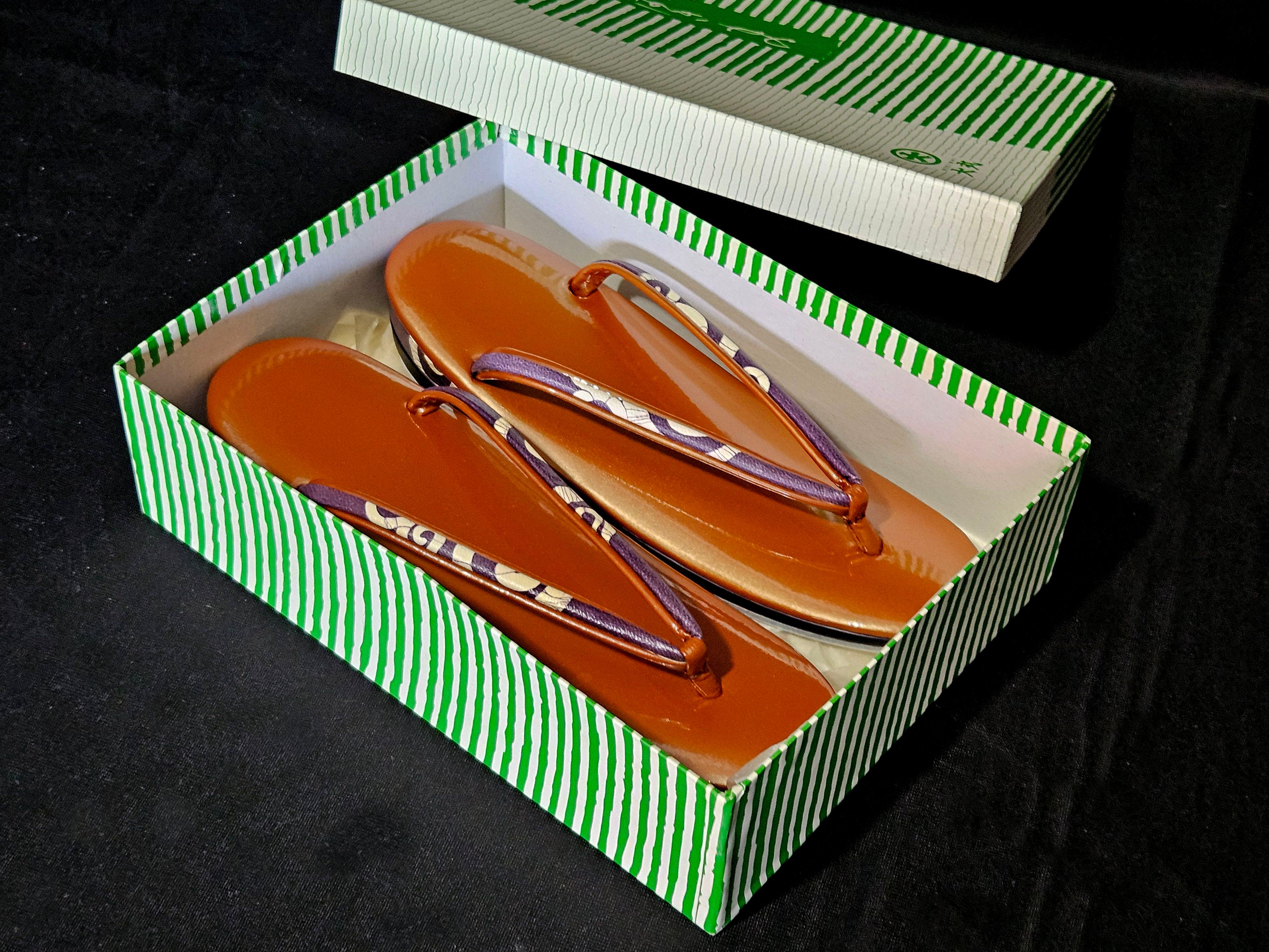 Vintage Japanese Daimaru Thong Sandal New from the Original Box, Mid-Century For Sale 2