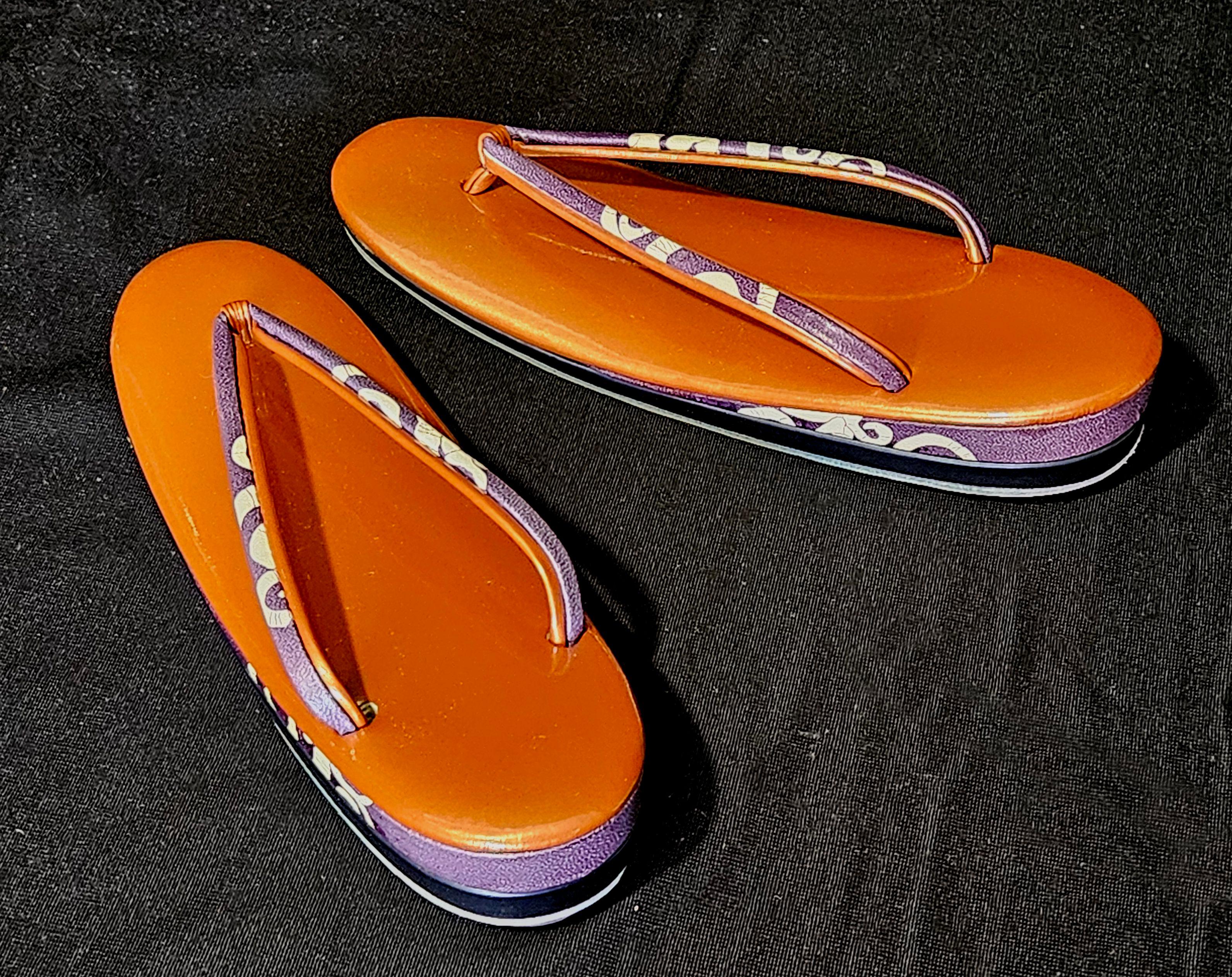 Vintage Japanese Daimaru Thong Sandal New from the Original Box, Mid-Century In Excellent Condition For Sale In Norton, MA
