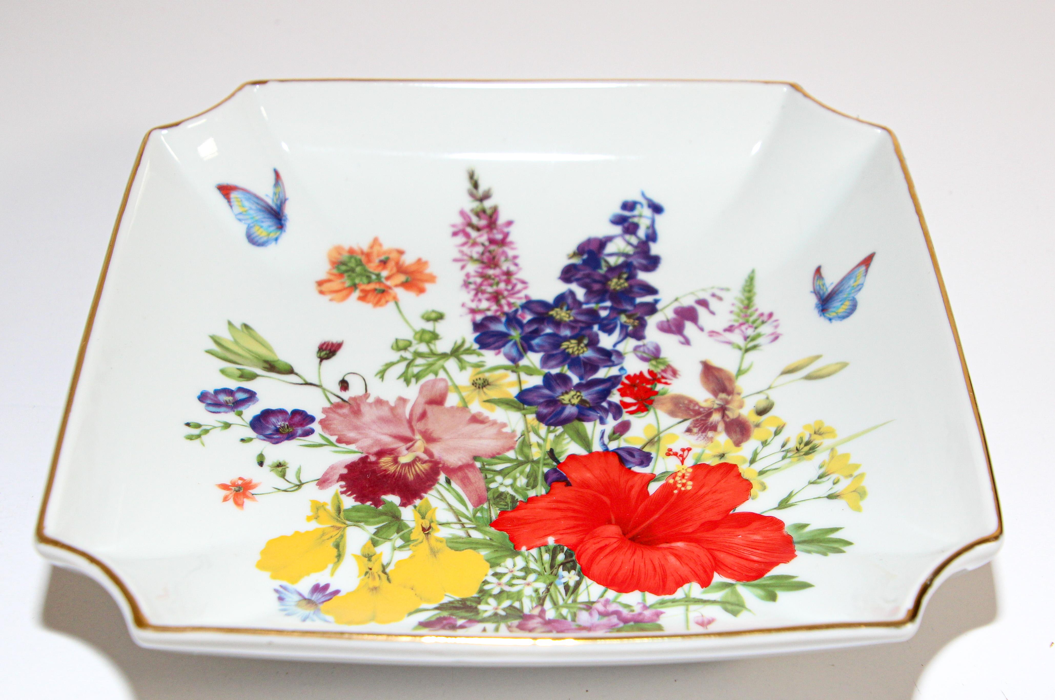 Vintage Japanese decorative porcelain plate beautifully decorated with gorgeous colors and peony design typical of Toyo of Japan, circa 1950s.
It is absolutely beautiful with big bold red, yellow, orange, pink and purple flowers.
Two multicolored
