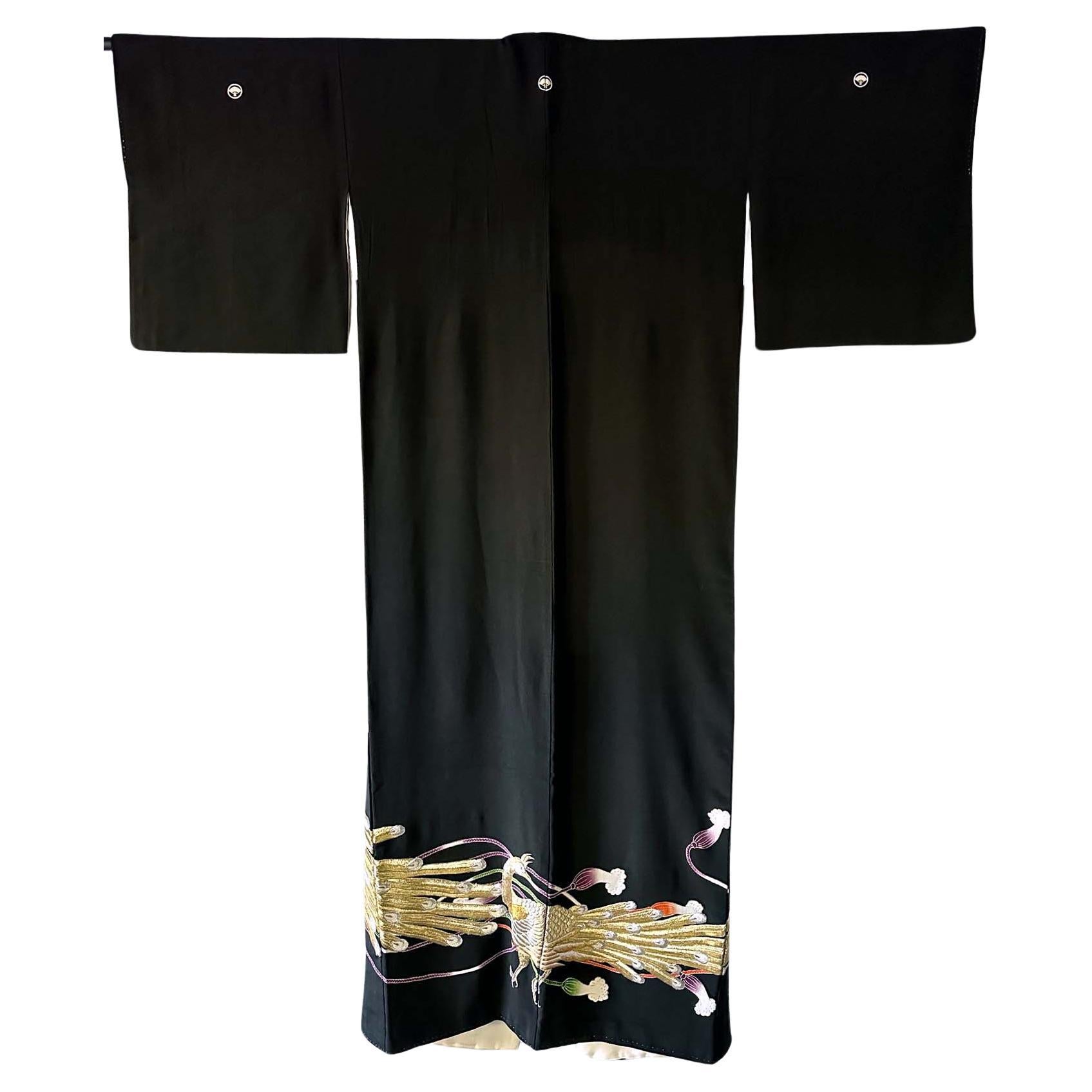 Japanischer formeller schwarzer Seidenkimono im Vintage-Stil mit Pheonix-Stickerei im Angebot
