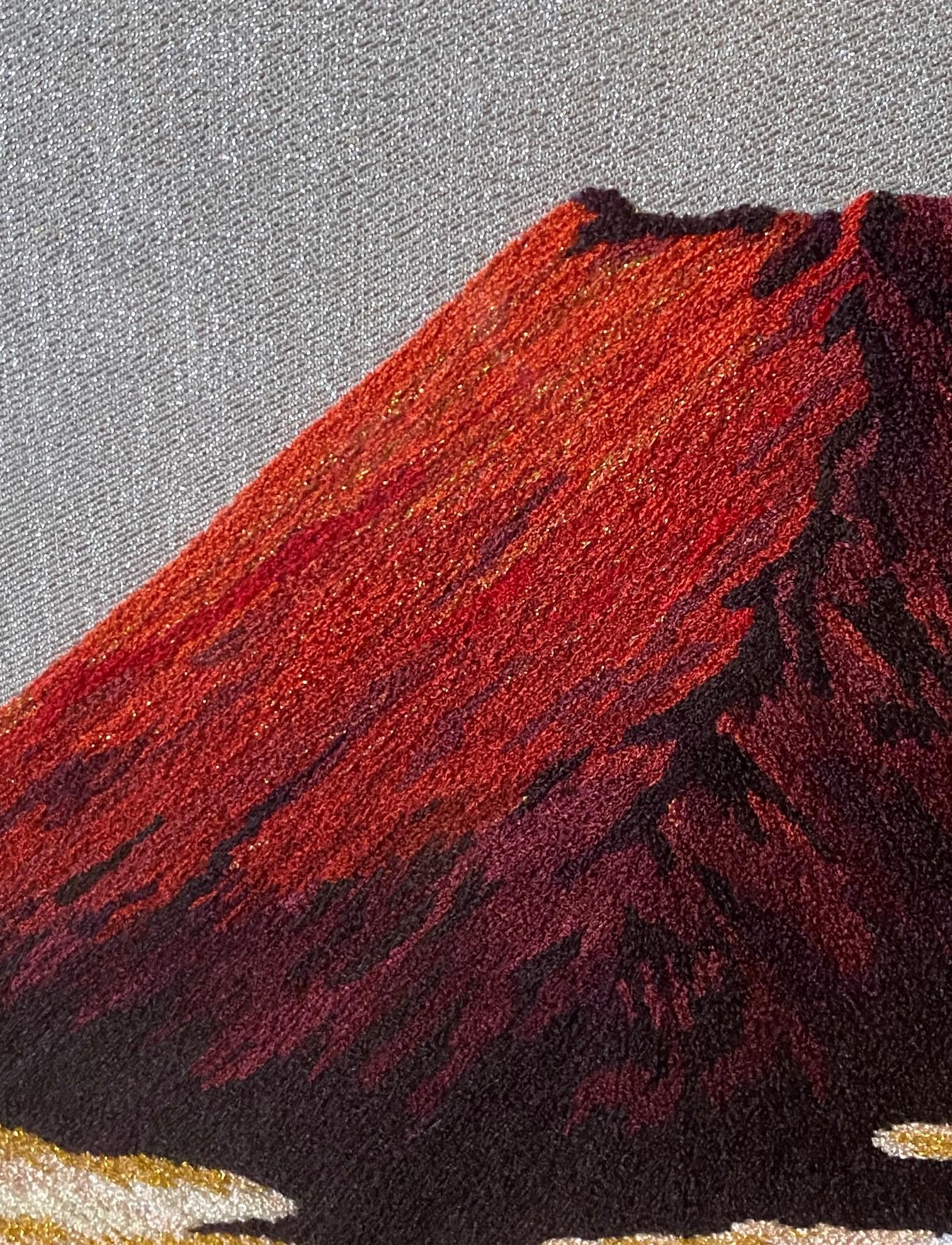Japanischer gerahmter Vintage-Wandteppich aus Seidenstickerei mit roter Mount Fuji in der Morgendämmerung im Angebot 9