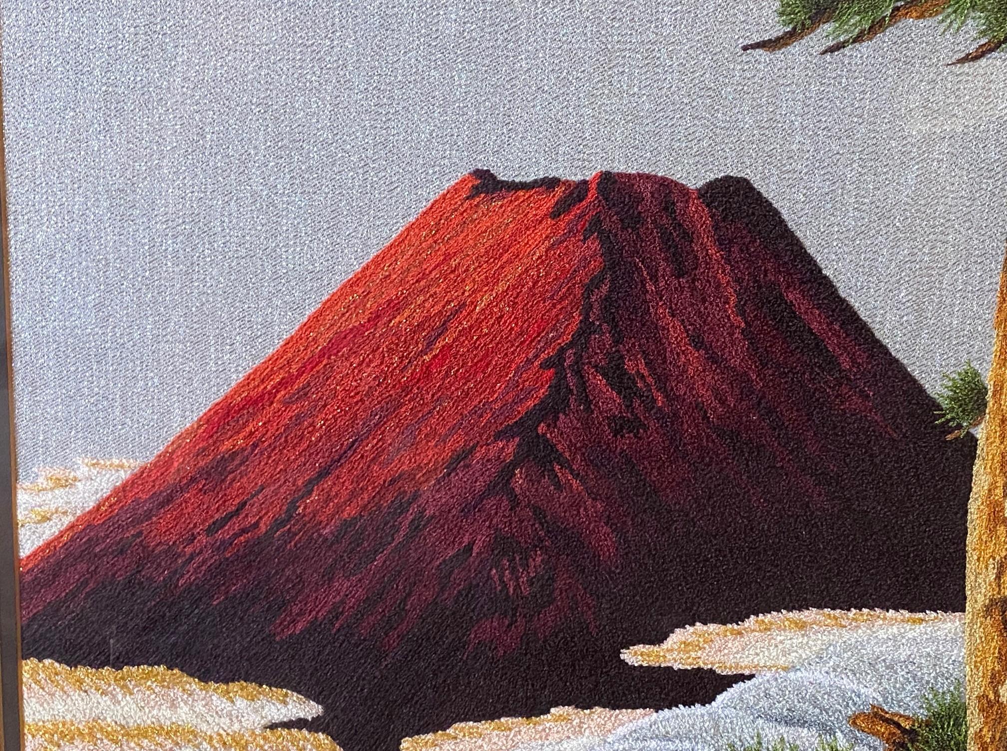 Japanischer gerahmter Vintage-Wandteppich aus Seidenstickerei mit roter Mount Fuji in der Morgendämmerung im Angebot 10