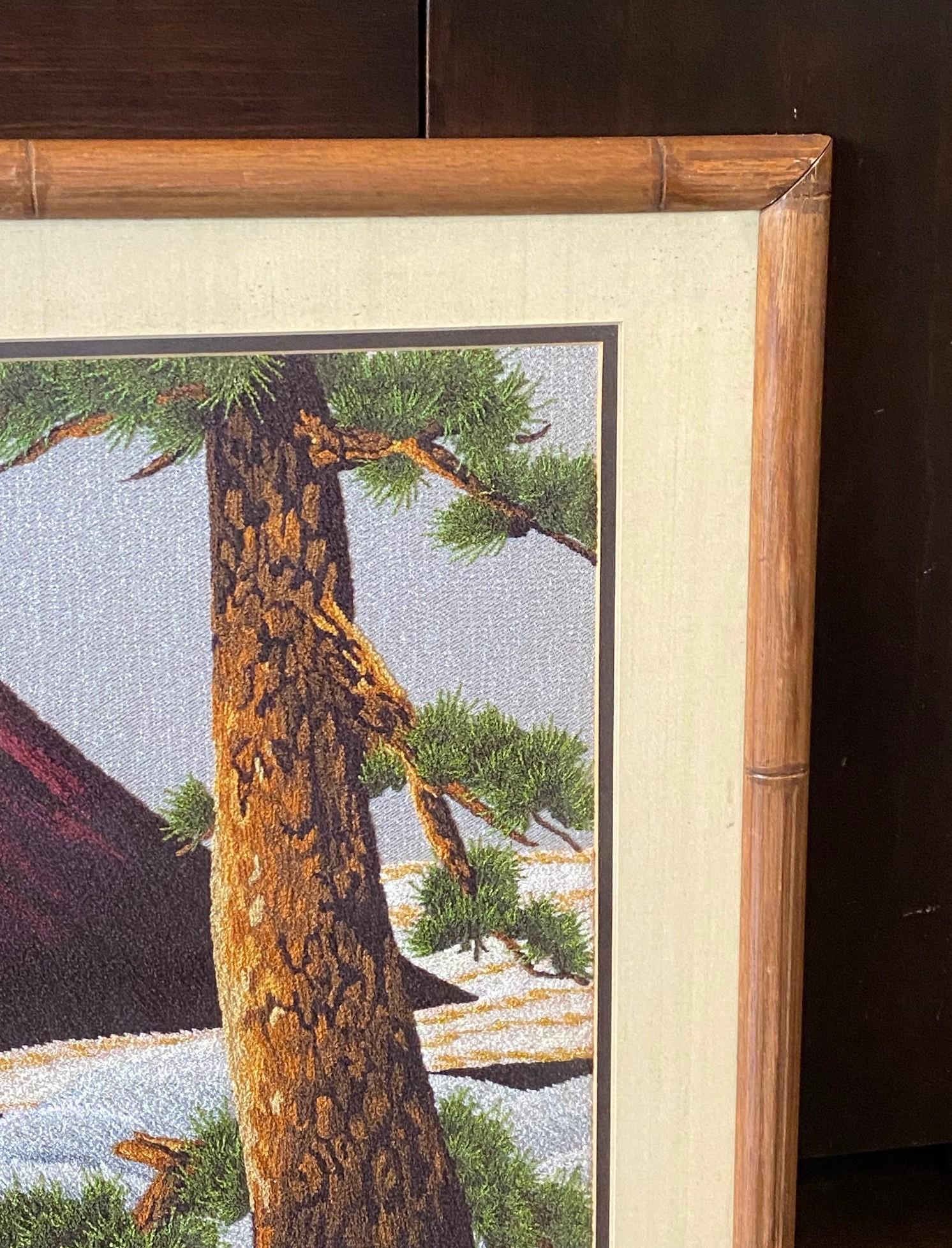 Japanischer gerahmter Vintage-Wandteppich aus Seidenstickerei mit roter Mount Fuji in der Morgendämmerung (20. Jahrhundert) im Angebot