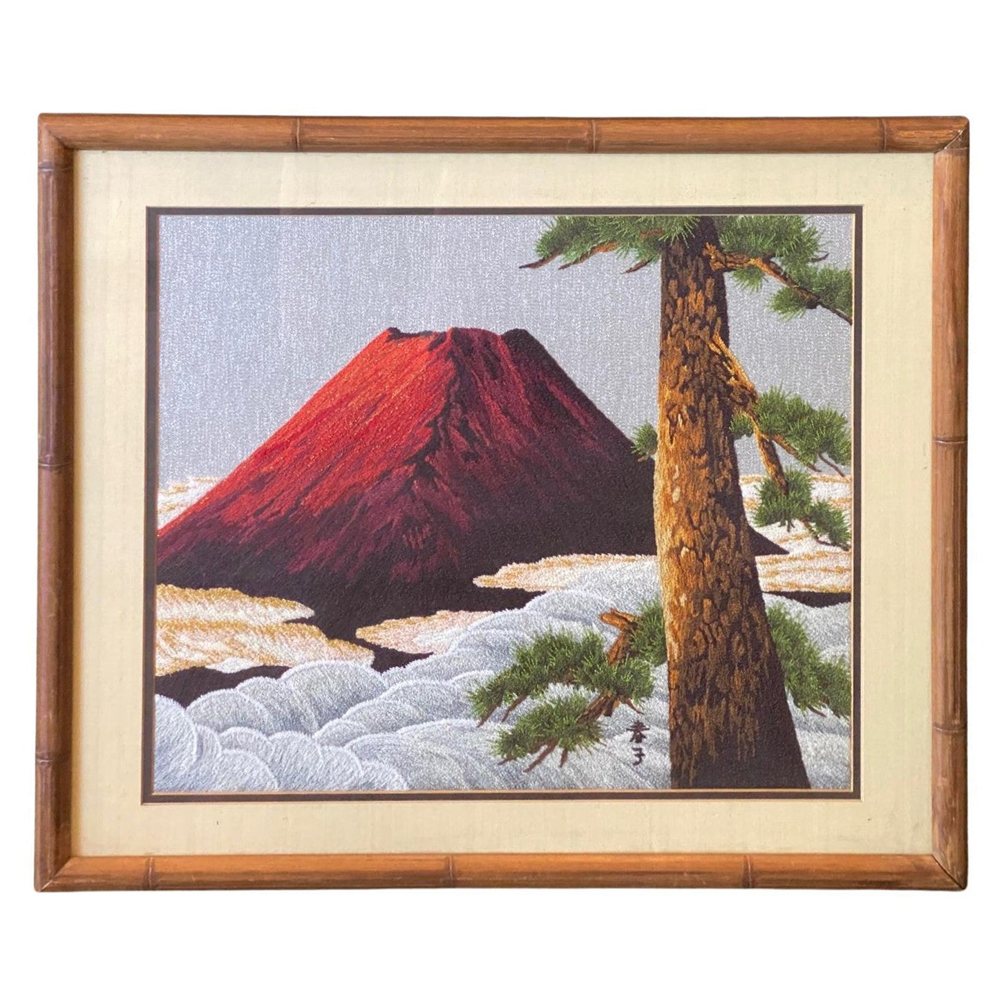 Japanischer gerahmter Vintage-Wandteppich aus Seidenstickerei mit roter Mount Fuji in der Morgendämmerung im Angebot
