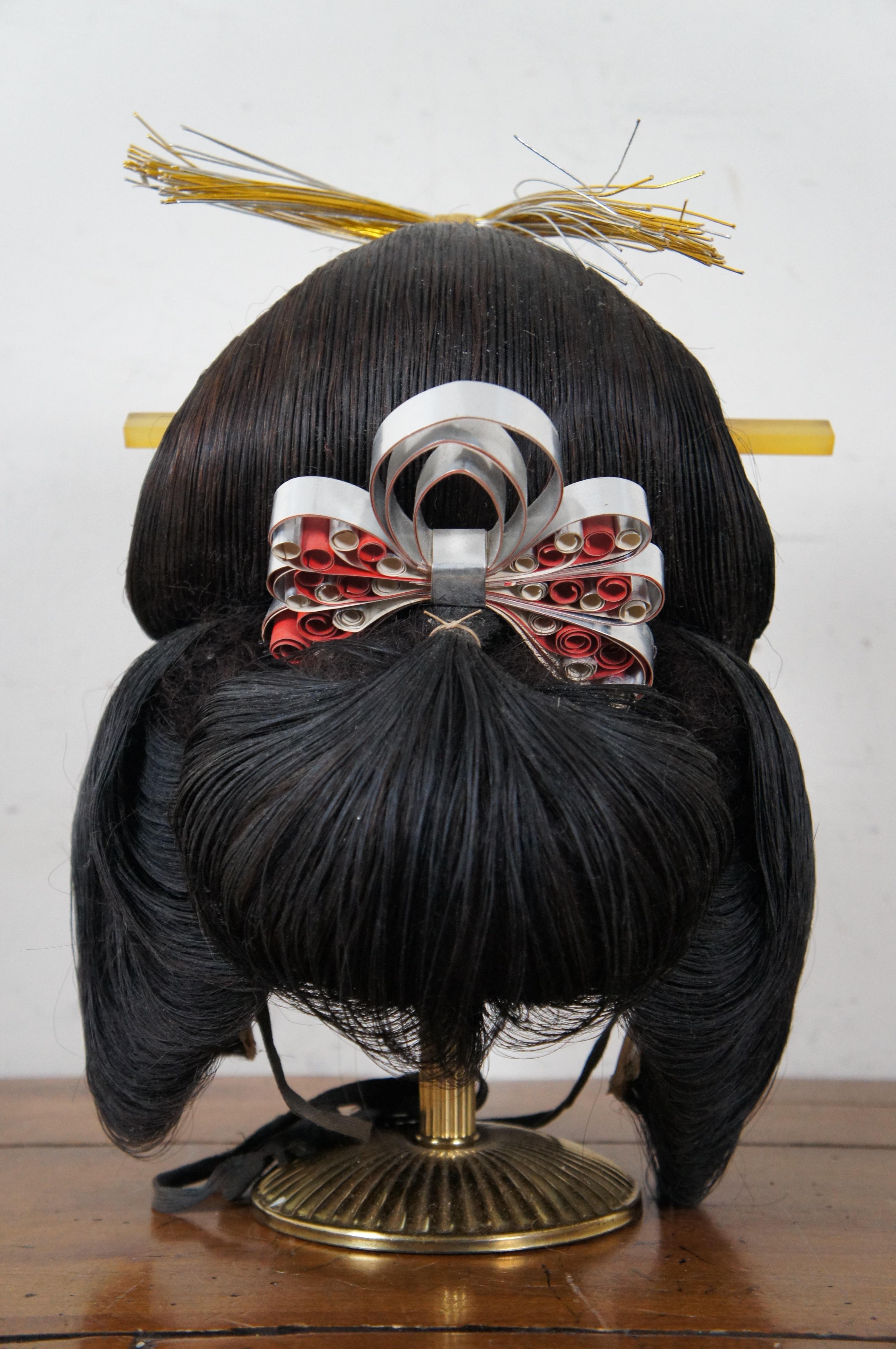 Vintage Japanese Geisha Katsura Okimono Theatre Hair Wig & Case  In Good Condition For Sale In Dayton, OH