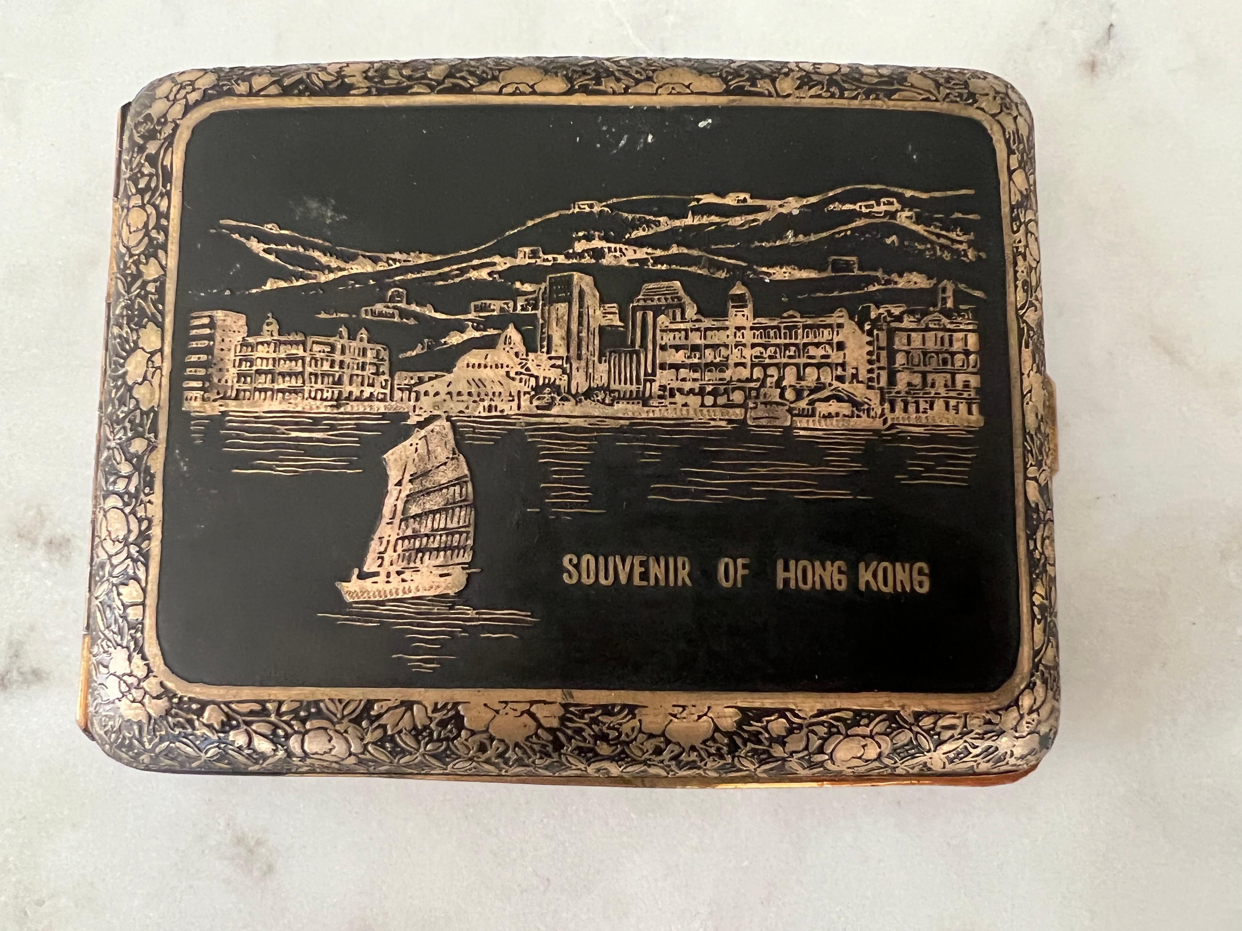 da uomo o donna Vintage Japanese Golden KOMAI SOUVENIR of HONG KONG Set portasigarette+accendino in vendita
