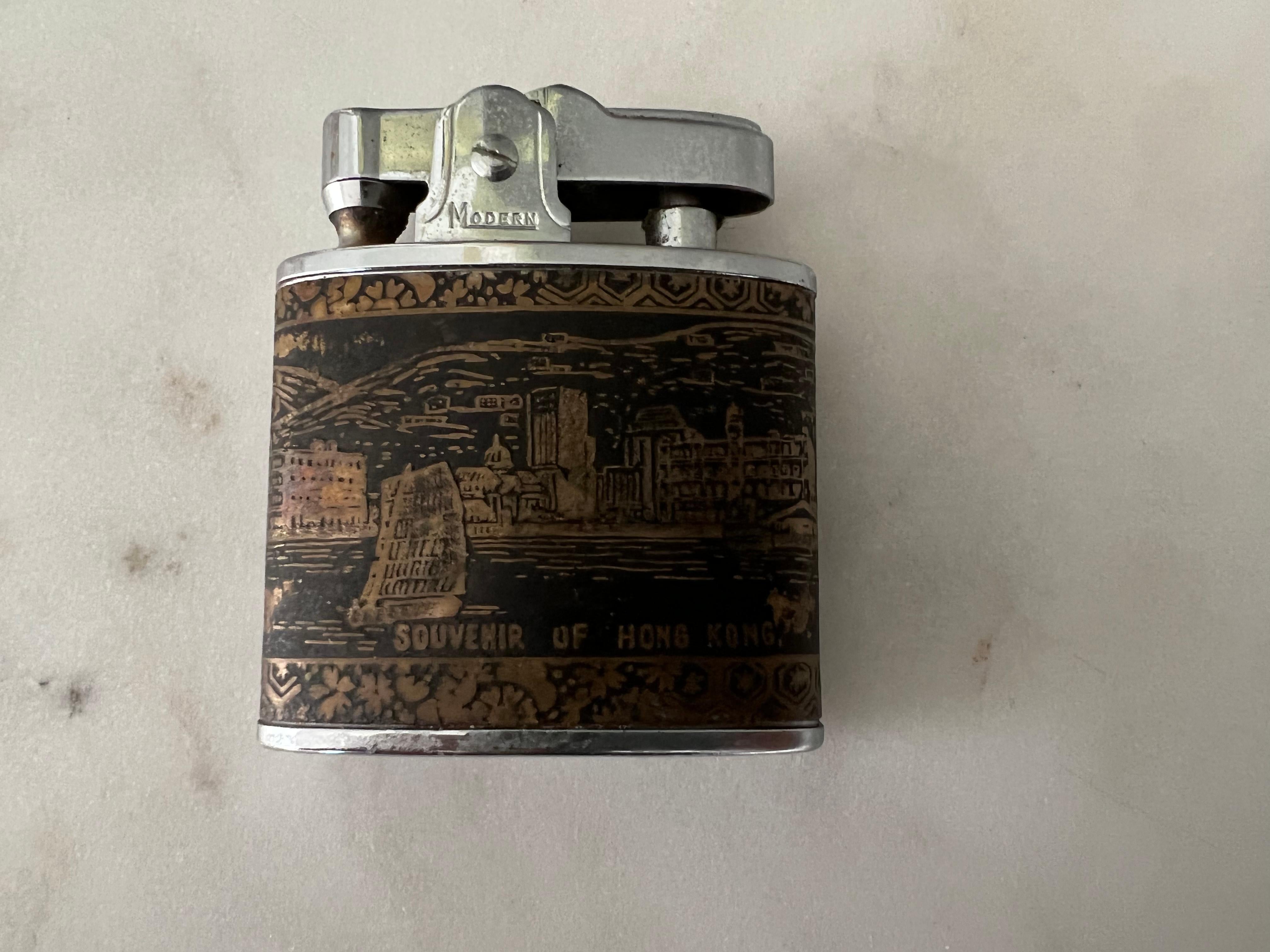 Women's or Men's Vintage Japanese Golden KOMAI SOUVENIR of HONG KONG Cigarette Case+Lighter Set For Sale