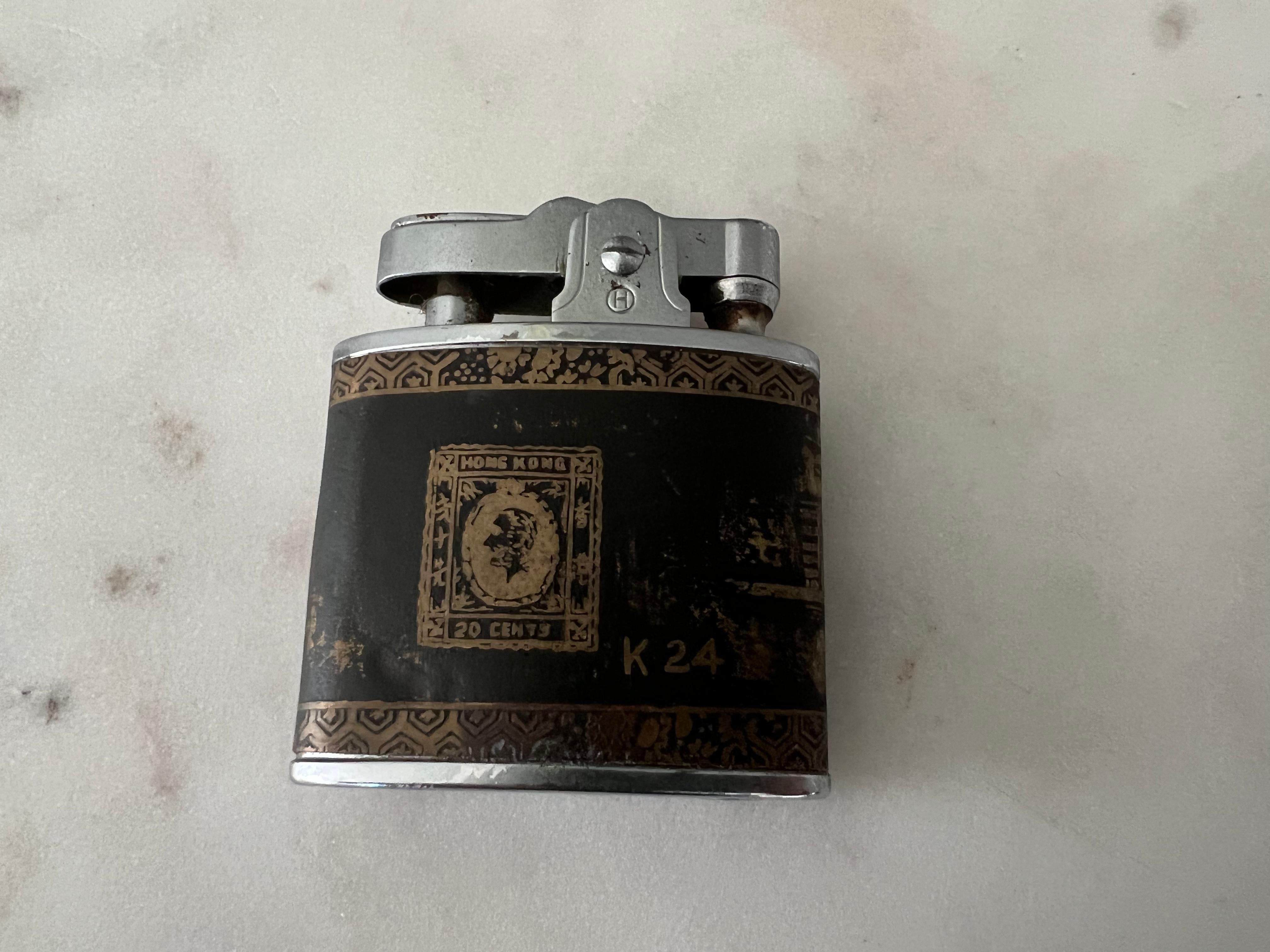 Vintage Japanese Golden KOMAI SOUVENIR of HONG KONG Cigarette Case+Lighter Set For Sale 1