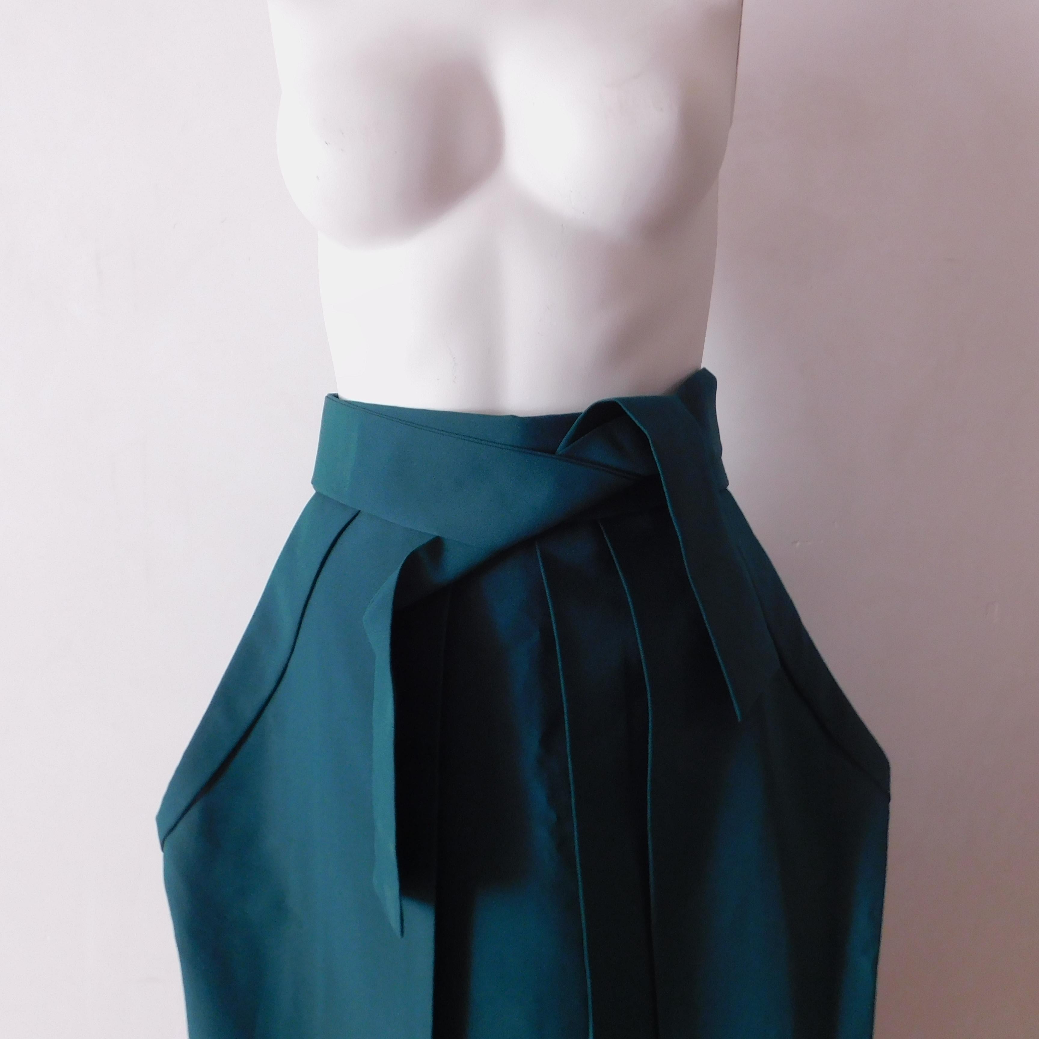 Vintage Japanese Green Hakama Skirt In Good Condition For Sale In Antwerp, BE