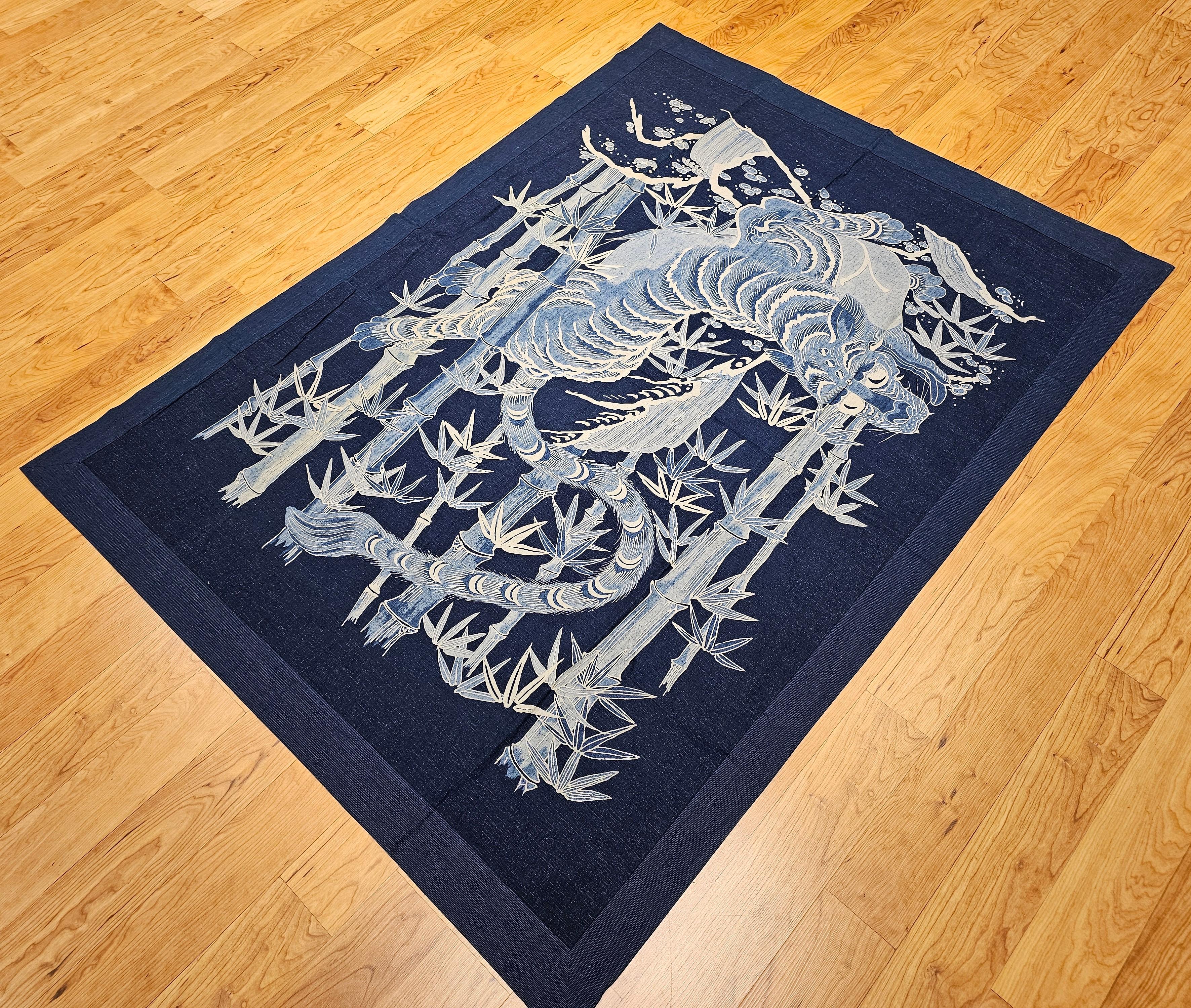 Textile indigo japonais artisanal représentant un tigre dans une forêt de bambou en vente 6