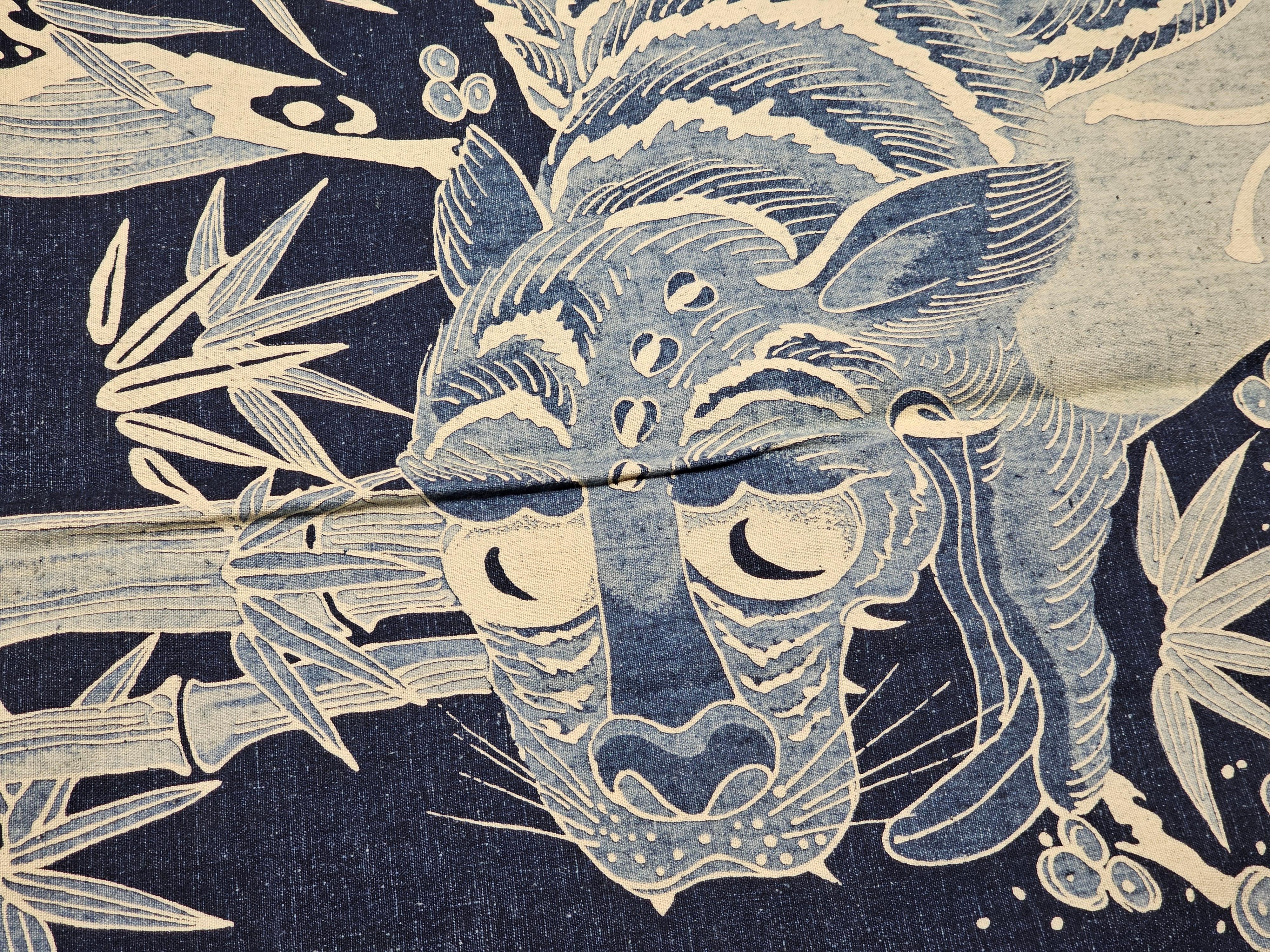 Textile indigo japonais artisanal représentant un tigre dans une forêt de bambou en vente 2