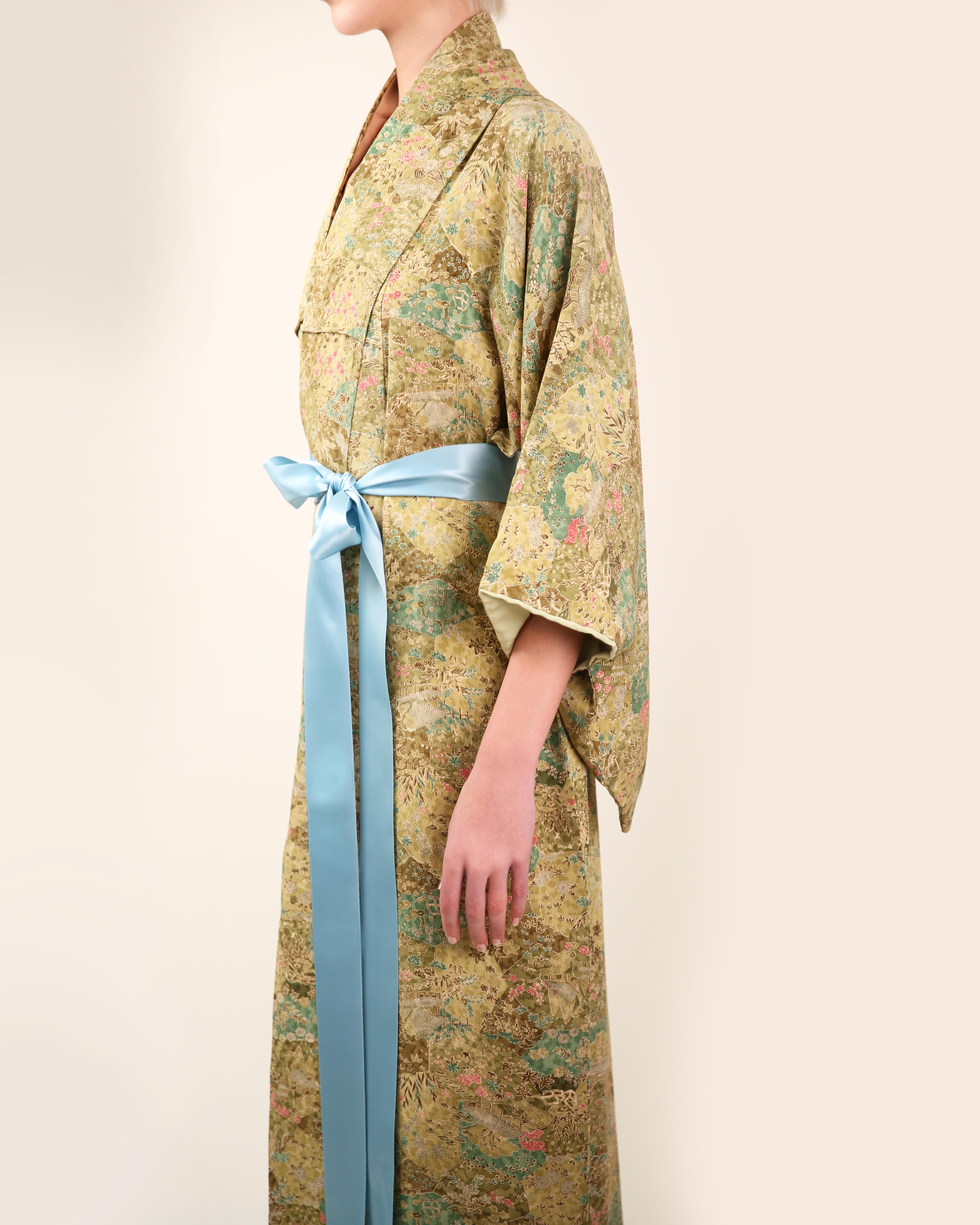 Vintage Japanese hand made green floral silk over coat maxi robe gown kimono In Fair Condition For Sale In Paris, FR