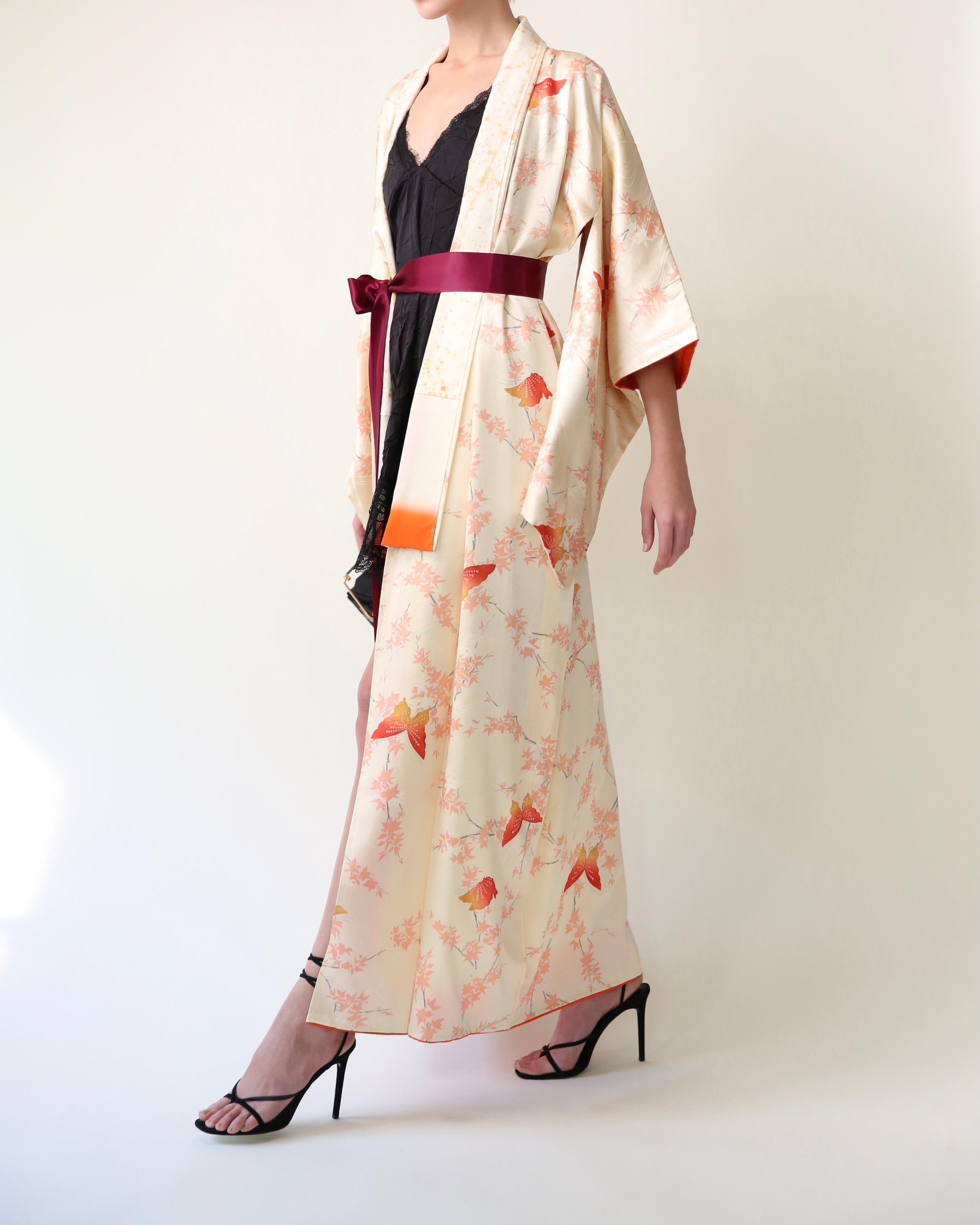 Vintage Japanese hand made silk butterfly floral print robe coat maxi kimono In Good Condition For Sale In Paris, FR