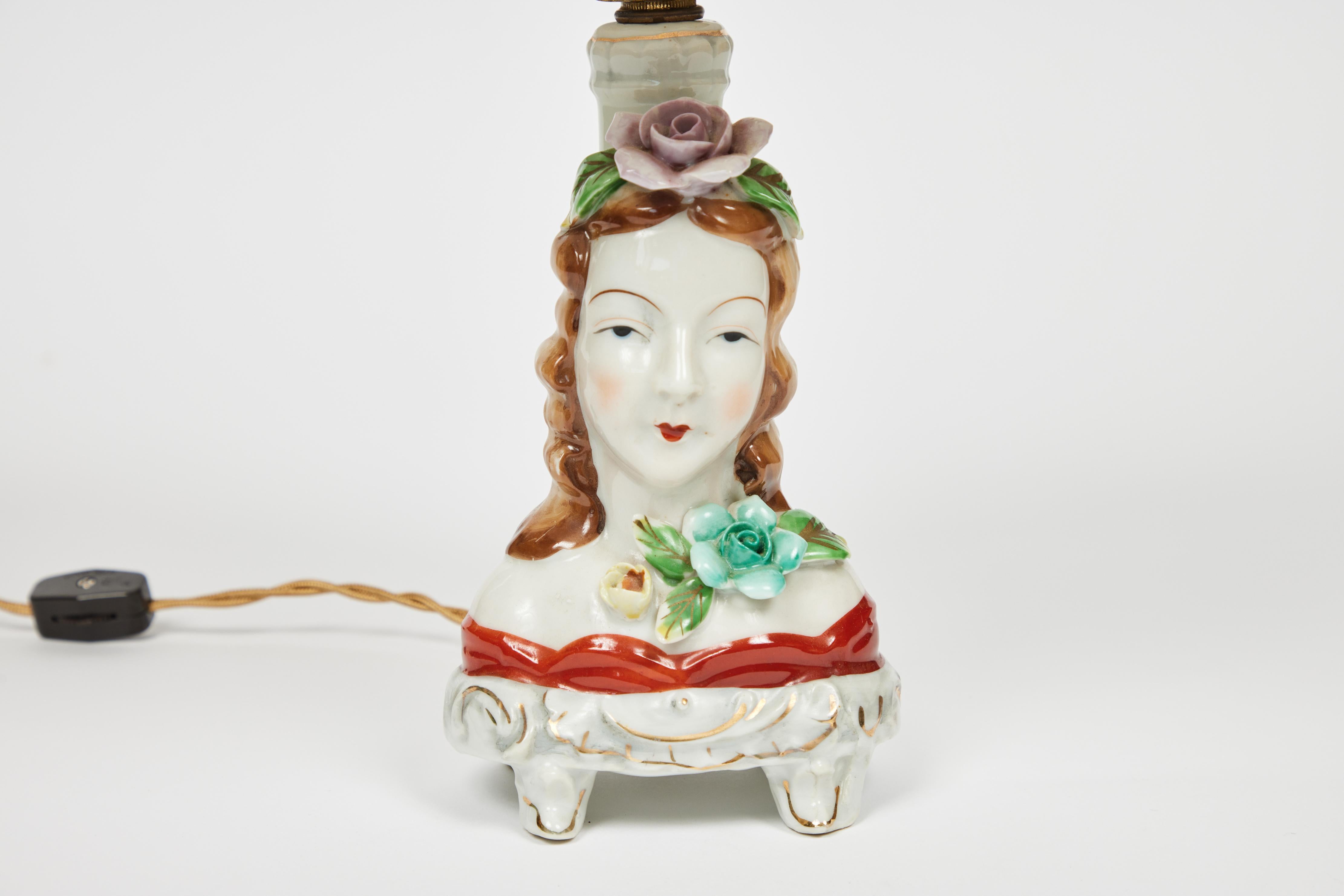 Petite Vintage Japanese hand painted porcelain bust of a woman lamp, newly wired with custom shade with a gold piping accent.

Measures: 5