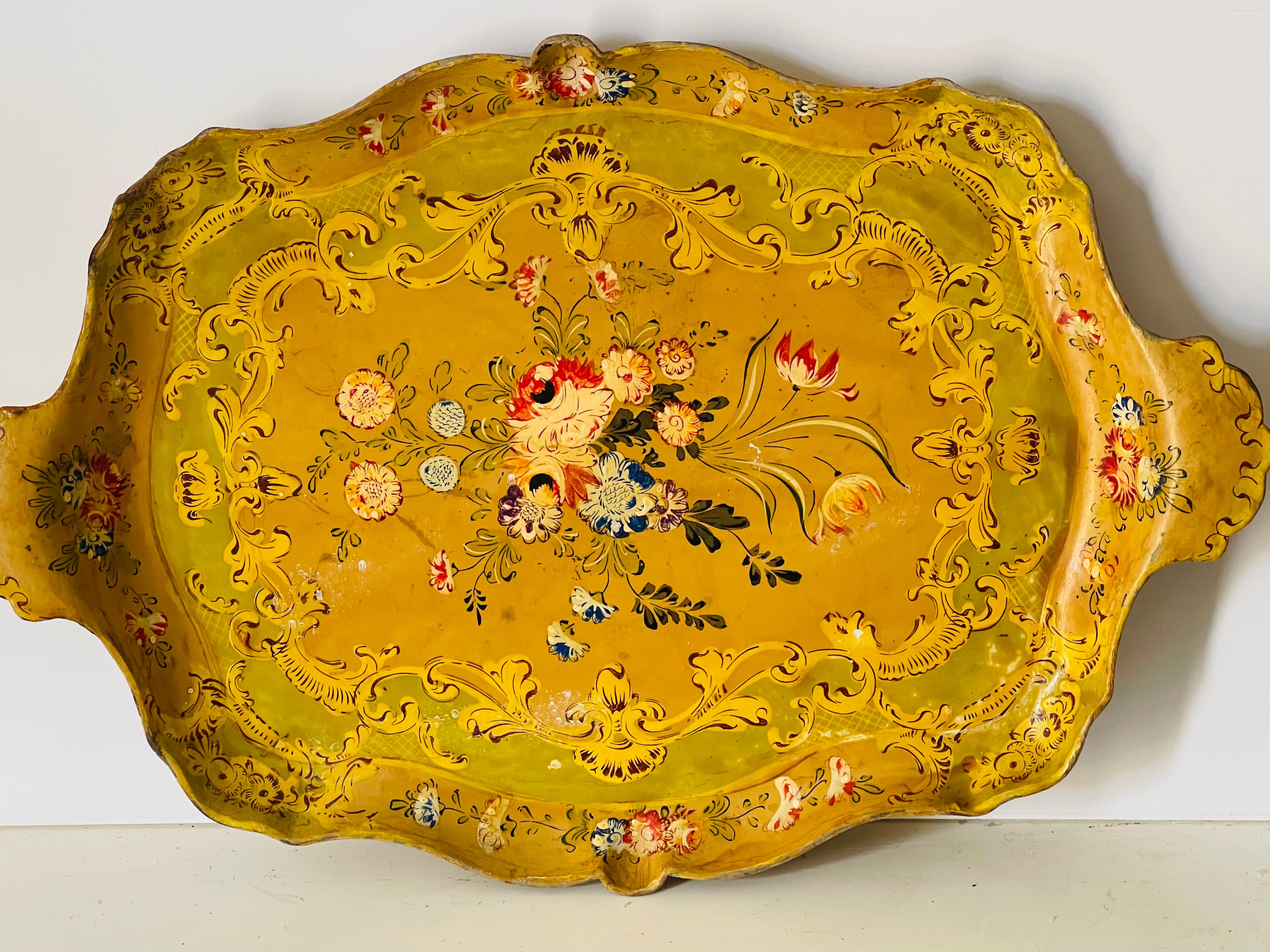 Bandeja de servir multicolor floral japonesa antigua pintada a mano. 