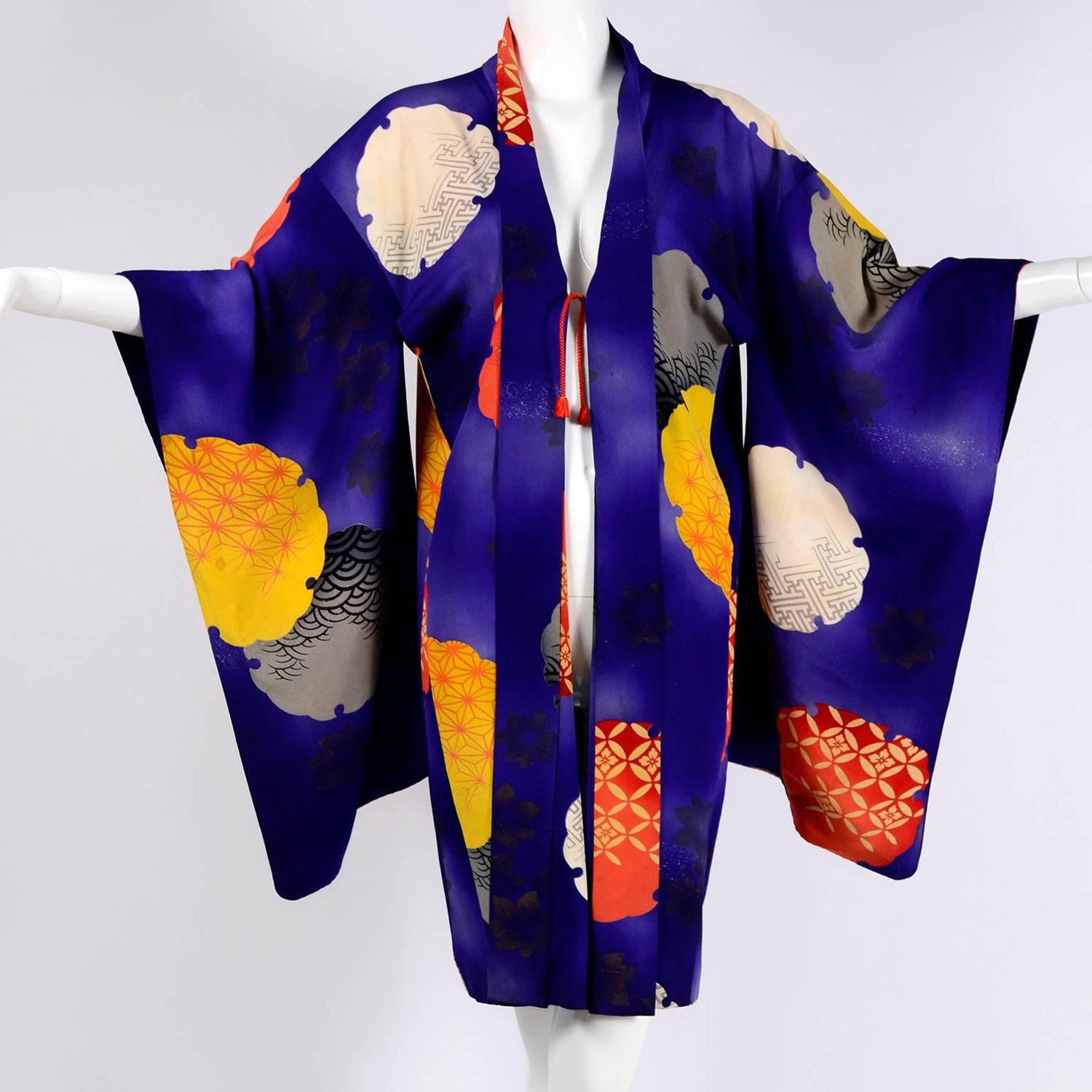 Japanese Vintage Purple Silk Haori Kimono Jacket with Orange / Yellow Mon  Crests at 1stDibs | vintage haori kimono jacket, purple haori, yellow haori