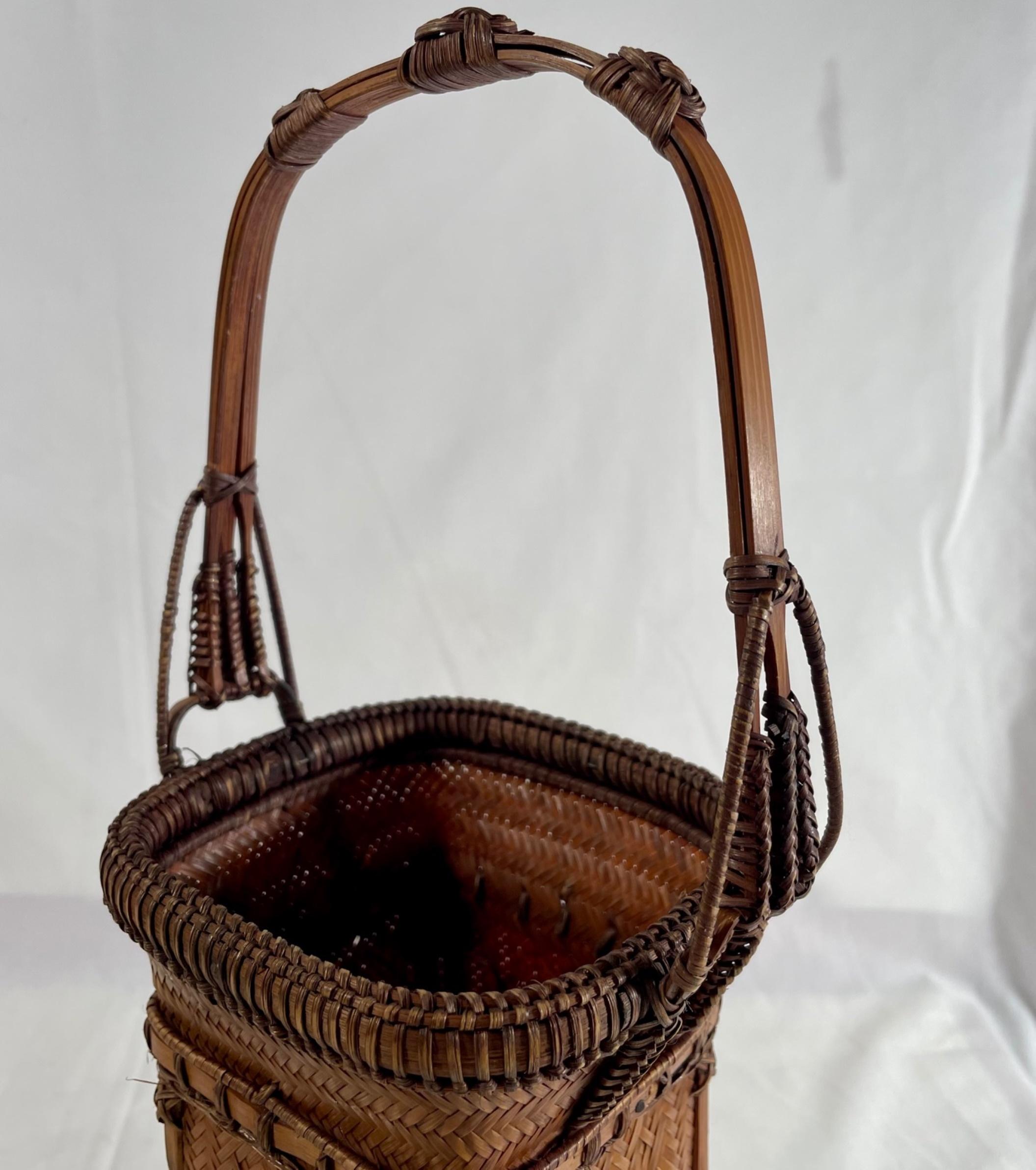 Vintage Japanese Ikebana Basket with Arch Handle In Good Condition In Vero Beach, FL