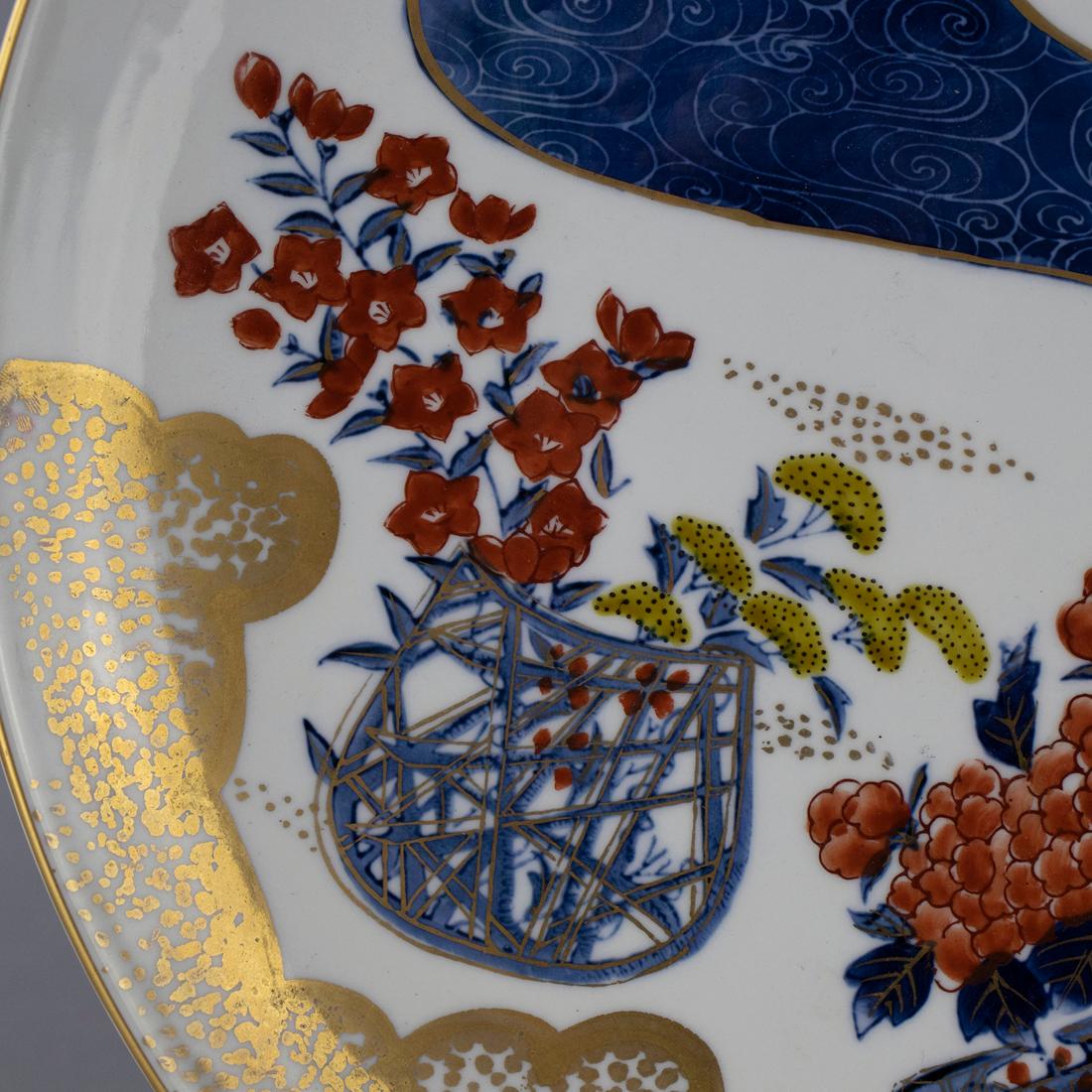 A vintage Japanese Imari porcelain charger offers hand painted and gilt floral design, en berso stamped as photographed, 20th century

Measures: 2