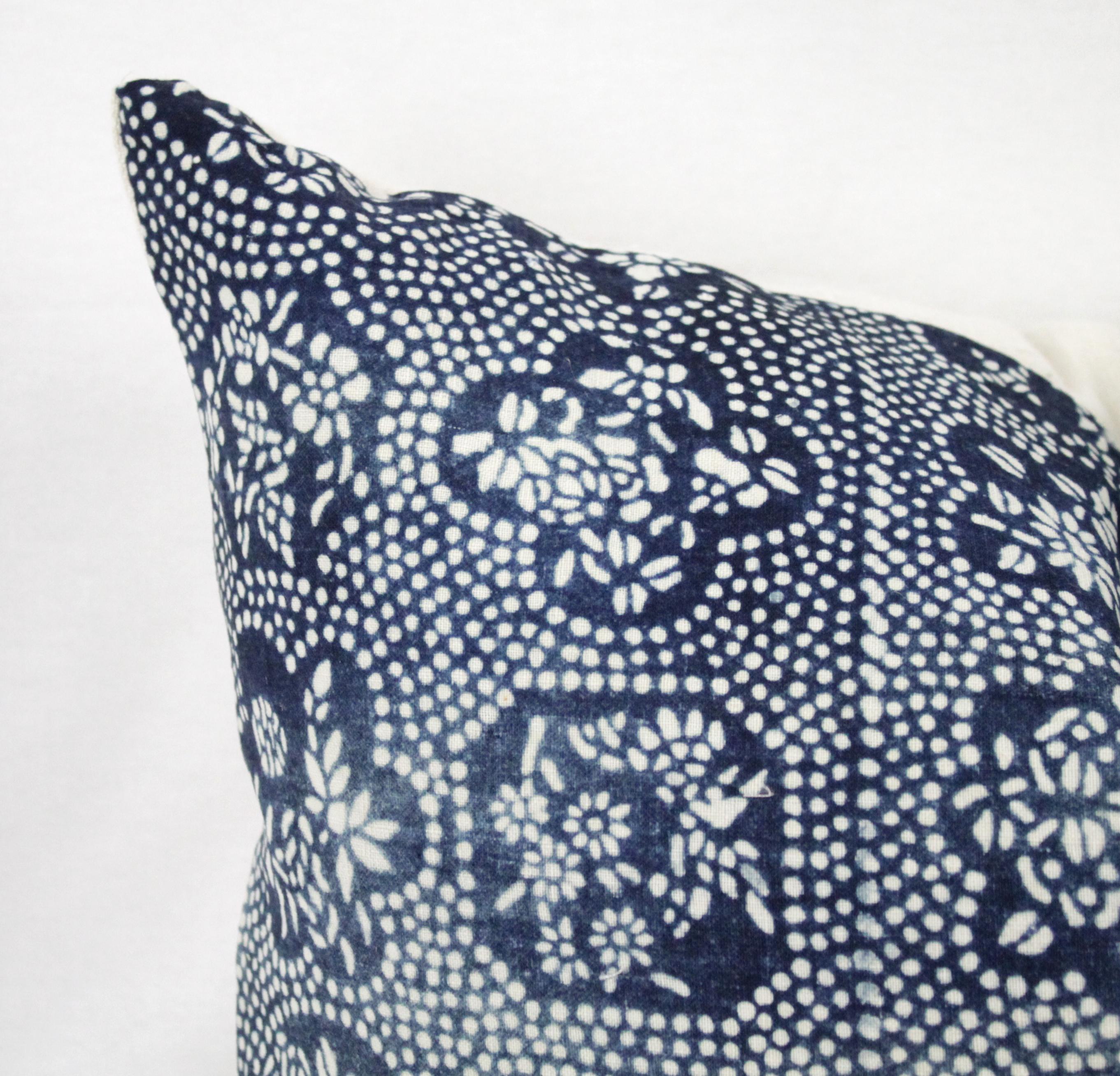 Vintage Japanese Indigo Batik Style Pillow In Good Condition In Brea, CA