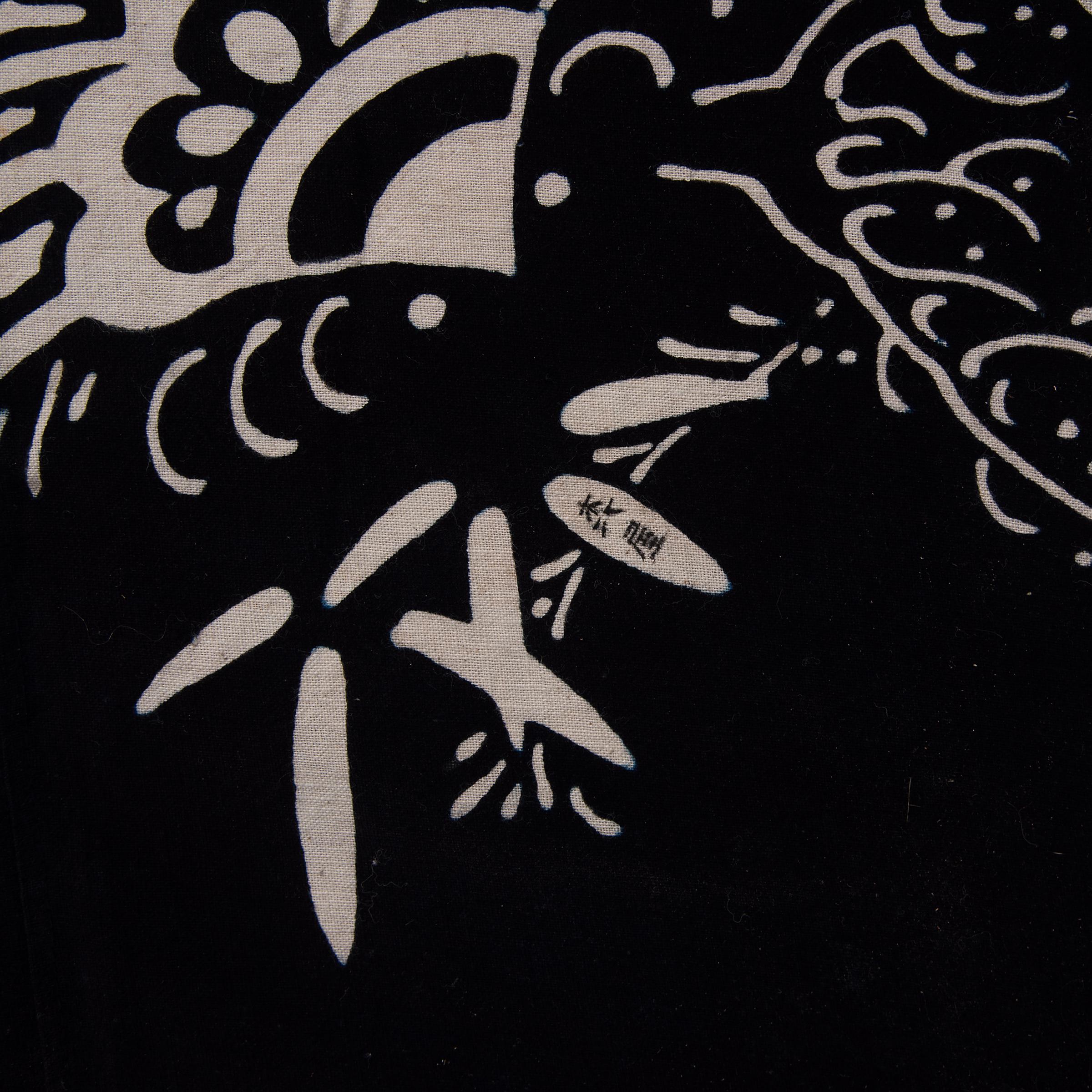 Japanisches Indigofarbenes Volks Kamon-Textil (20. Jahrhundert) im Angebot