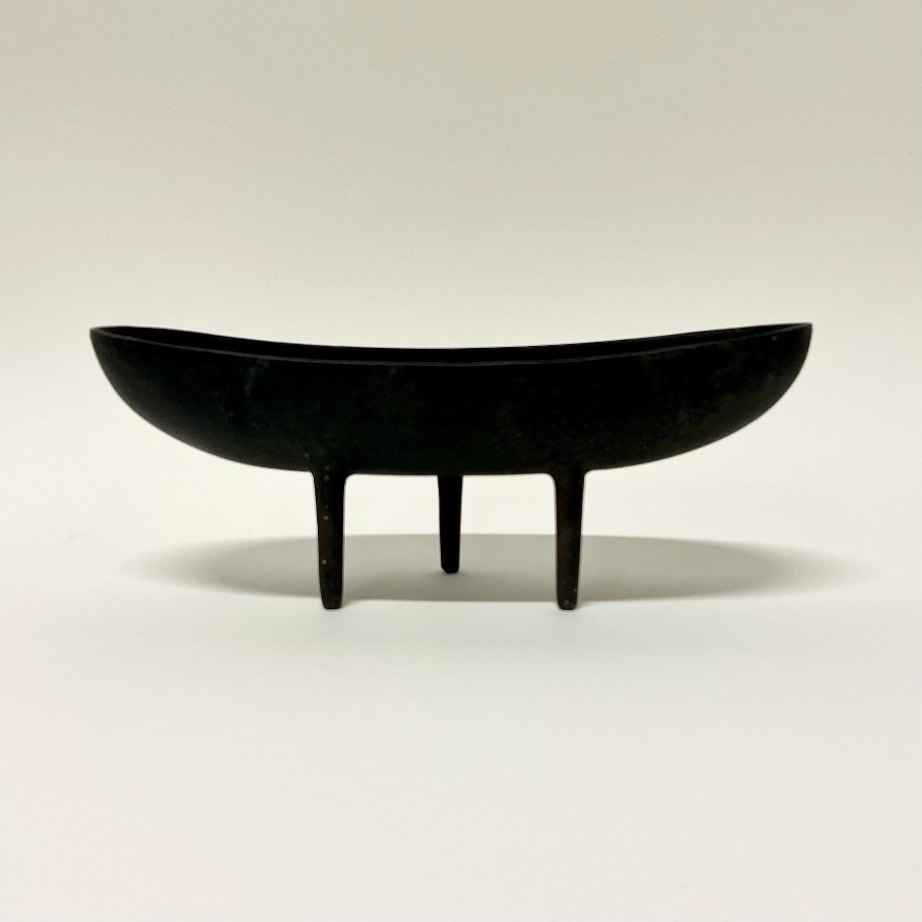 Rare iron modernist tripod ikebana circa 1950s, Japan. Excellent original patina.